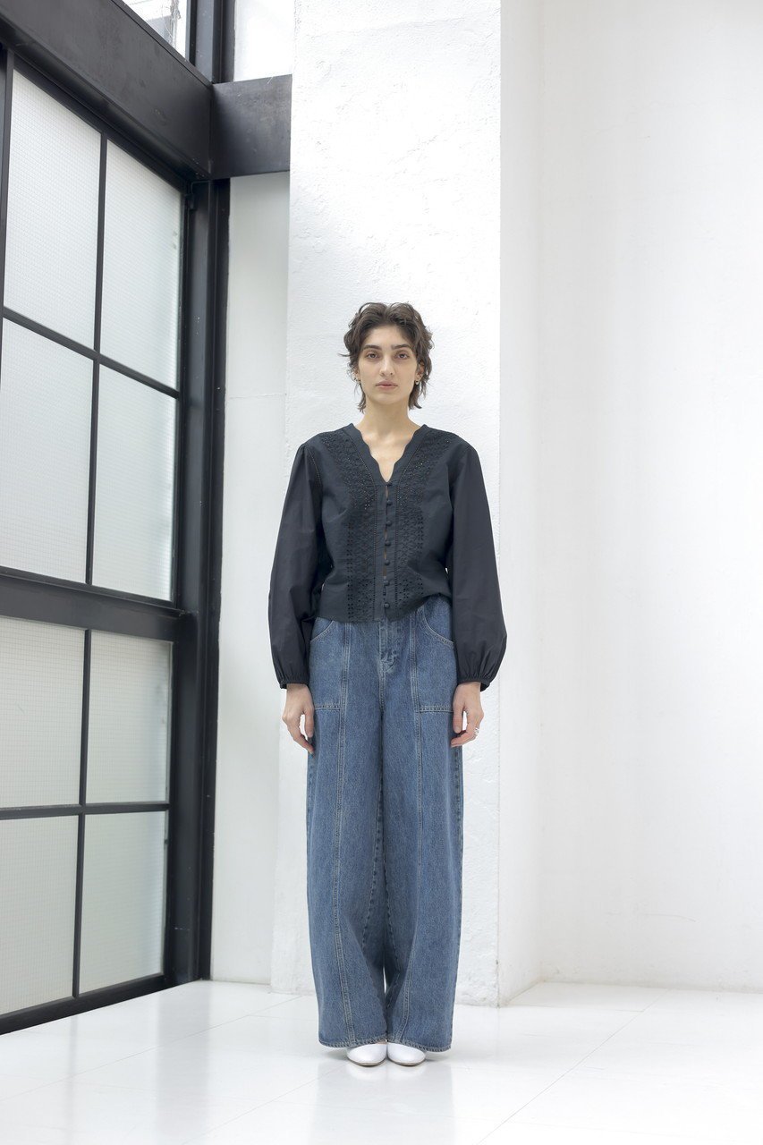 【マーレット/MERLETTE】のEVA アイレットレース Vネックボタンブラウス 人気、トレンドファッション・服の通販 founy(ファニー) 　ファッション　Fashion　レディースファッション　Fashion for Women　トップス・カットソー　Cut & Sew Tops　シャツ・ブラウス・オフィスカジュアル　Elegant Blouses & Button-Ups　Vネックトップス　V-Neck Tops / V-Cut Neckline Shirts　2026年　2026　アイレット　Eyelet Lace　エレガント 上品　Elegant　ショート　Short, Short Length　スカラップ　Scallop, Scalloped Edge　スリーブ　Sleeve, Long Sleeve / Short Sleeve　ドレス　Dress, One-Piece　フェミニン　Feminine, Girly　フレア　Flare, Flared　ロング　Long, Long-Length　夏　Summer　春　Spring　S/S・春夏　SS, Spring/Summer, Warm Season　other-6|ID: prp329100004840590 ipo3291000000036142576