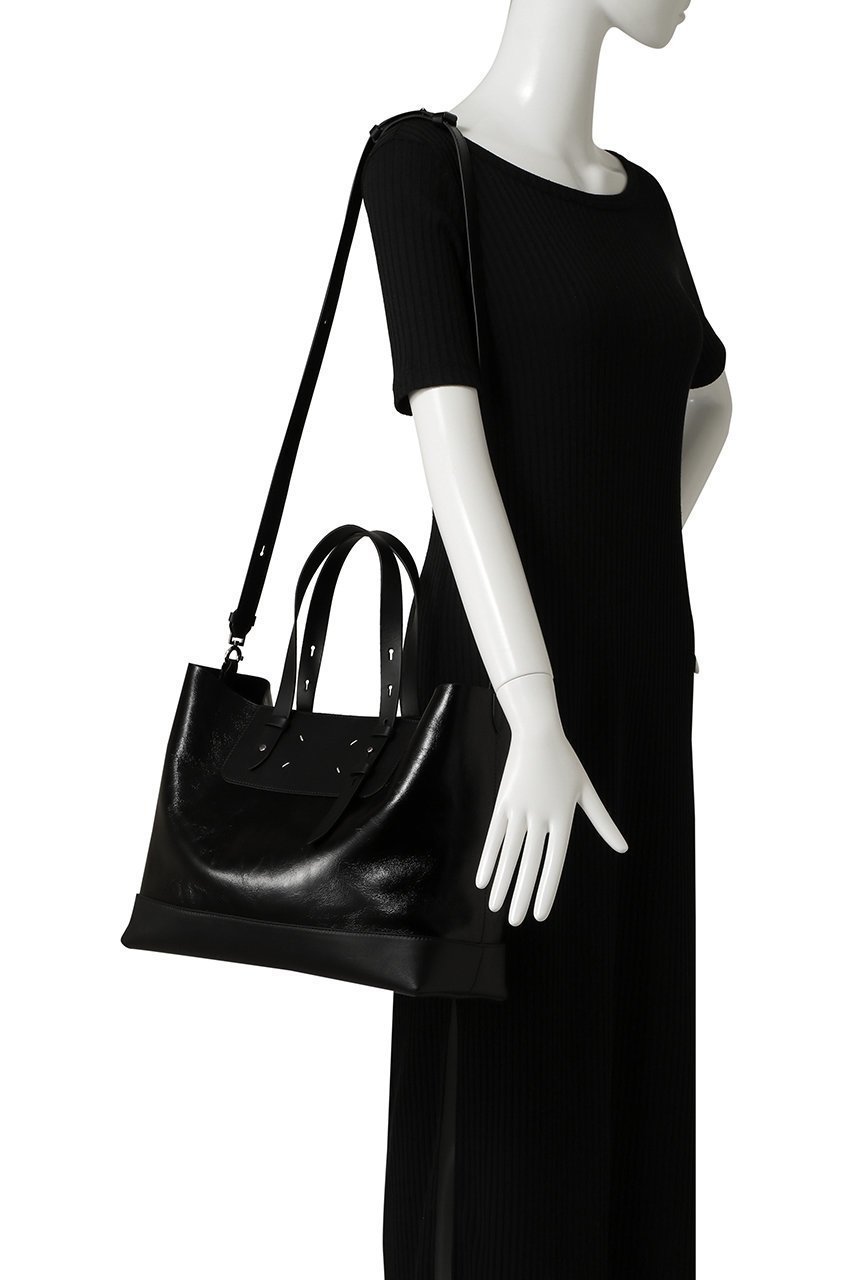 【メゾン マルジェラ/MAISON MARGIELA】の【UNISEX】SHOPPING HORIZONTAL トートバッグ ミディアム 人気、トレンドファッション・服の通販 founy(ファニー) 　ファッション　Fashion　レディースファッション　Fashion for Women　バッグ　Bags　2026年　2026　ユニセックス　Unisex, Genderless　スマート　Smart, Elegant　ラップ　Wrap, Wrap Design　夏　Summer　春　Spring　S/S・春夏　SS, Spring/Summer, Warm Season　other-2|ID: prp329100004843161 ipo3291000000035290400