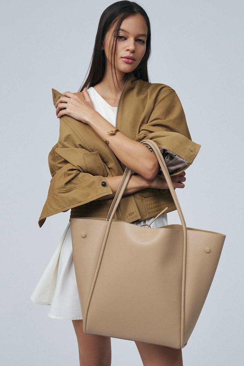 【ヴァジック/VASIC】のWrapt トートバッグ 人気、トレンドファッション・服の通販 founy(ファニー) 　ファッション　Fashion　レディースファッション　Fashion for Women　バッグ　Bags　2026年　2026　なめらか　Smooth, Silky Texture　モダン　Modern, Contemporary　ラップ　Wrap, Wrap Design　エレガント 上品　Elegant　夏　Summer　春　Spring　S/S・春夏　SS, Spring/Summer, Warm Season　other-2|ID: prp329100004844599 ipo3291000000035320518