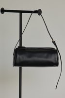 【ウィムガゼット/Whim Gazette】の【THE PAUSE】フェイクレザーミニショルダー 人気、トレンドファッション・服の通販 founy(ファニー) ファッション Fashion レディースファッション Fashion for Women ヴィンテージ Vintage Style 春 Spring グラデーション Gradient, Ombre コンパクト Compact, Small Size ショルダー Shoulder, Shoulder Strap シンプル Simple, Minimal 財布 Wallet, Purse フェイクレザー Faux Leather, PU Leather フォルム Silhouette, Form ワーク Workwear, Utility Style S/S・春夏 SS, Spring/Summer, Warm Season 夏 Summer エレガント 上品 Elegant 2026年 2026 |ID:prp329100004845453