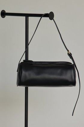 【ウィムガゼット/Whim Gazette】の【THE PAUSE】フェイクレザーミニショルダー 人気、トレンドファッション・服の通販 founy(ファニー) ファッション Fashion レディースファッション Fashion for Women ヴィンテージ Vintage Style 春 Spring グラデーション Gradient, Ombre コンパクト Compact, Small Size ショルダー Shoulder, Shoulder Strap シンプル Simple, Minimal 財布 Wallet, Purse フェイクレザー Faux Leather, PU Leather フォルム Silhouette, Form ワーク Workwear, Utility Style S/S・春夏 SS, Spring/Summer, Warm Season 夏 Summer エレガント 上品 Elegant 2026年 2026 |ID:prp329100004845453