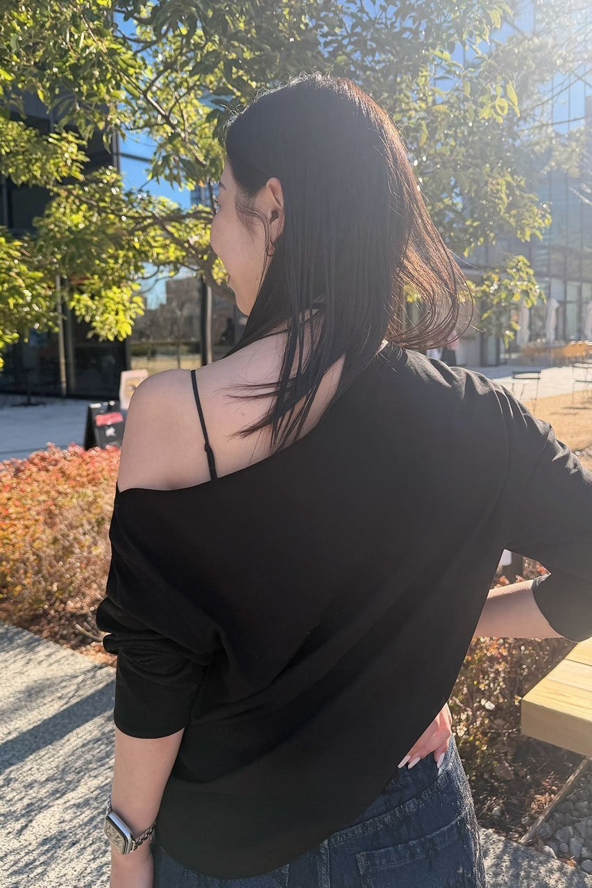 【スタニングルアー/STUNNING LURE】のオフショルダープルオーバー 人気、トレンドファッション・服の通販 founy(ファニー) 　ファッション　Fashion　レディースファッション　Fashion for Women　トップス・カットソー　Cut & Sew Tops　シャツ・ブラウス・オフィスカジュアル　Elegant Blouses & Button-Ups　ロングTシャツ・Tシャツ　Longline T-Shirts & Tees　カジュアルプルオーバー・ニットトップス　Pullovers & Knit Tops / Casual Pullovers　カットソー・ベーシックTシャツ　Cut-and-Sewn Tops / Stretch Tees & Basics　なめらか　Smooth, Silky Texture　シンプル　Simple, Minimal　スリーブ　Sleeve, Long Sleeve / Short Sleeve　ロング　Long, Long-Length　エレガント 上品　Elegant　other-5|ID: prp329100004845474 ipo3291000000036232950