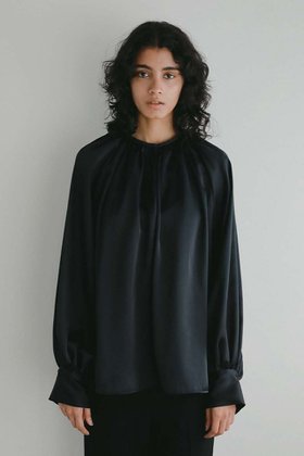 【ハー/HER.】 【1/29 12:00販売開始】ギャザーサテンブラウス人気、トレンドファッション・服の通販 founy(ファニー) ファッション Fashion レディースファッション Fashion for Women トップス・カットソー Cut & Sew Tops シャツ・ブラウス・オフィスカジュアル Elegant Blouses & Button-Ups サテン Satin, Glossy Fabric スリーブ Sleeve, Long Sleeve / Short Sleeve フロント Front, Front Design ロング Long, Long-Length エレガント 上品 Elegant 新作・新入荷 New Arrivals / New In |ID:prp329100004845484