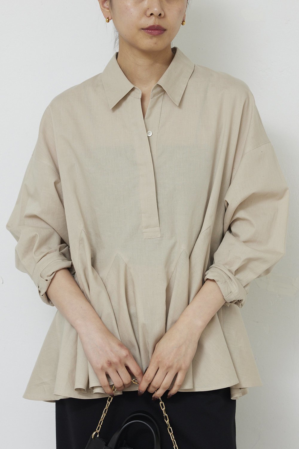 【ガリャルダガランテ/GALLARDAGALANTE】のフレアブラウス インテリア・キッズ・メンズ・レディースファッション・服の通販 founy(ファニー) ファッション Fashion レディースファッション Fashion for Women トップス・カットソー Cut & Sew Tops シャツ・ブラウス・オフィスカジュアル Elegant Blouses & Button-Ups 2026年 2026 スリーブ Sleeve, Long Sleeve / Short Sleeve デニム Denim, Jeans Material フレア Flare, Flared ボトム Bottoms, Lower Wear ロング Long, Long-Length エレガント 上品 Elegant 夏 Summer 春 Spring S/S・春夏 SS, Spring/Summer, Warm Season ベージュ|ID: prp329100004847121 ipo3291000000035398225