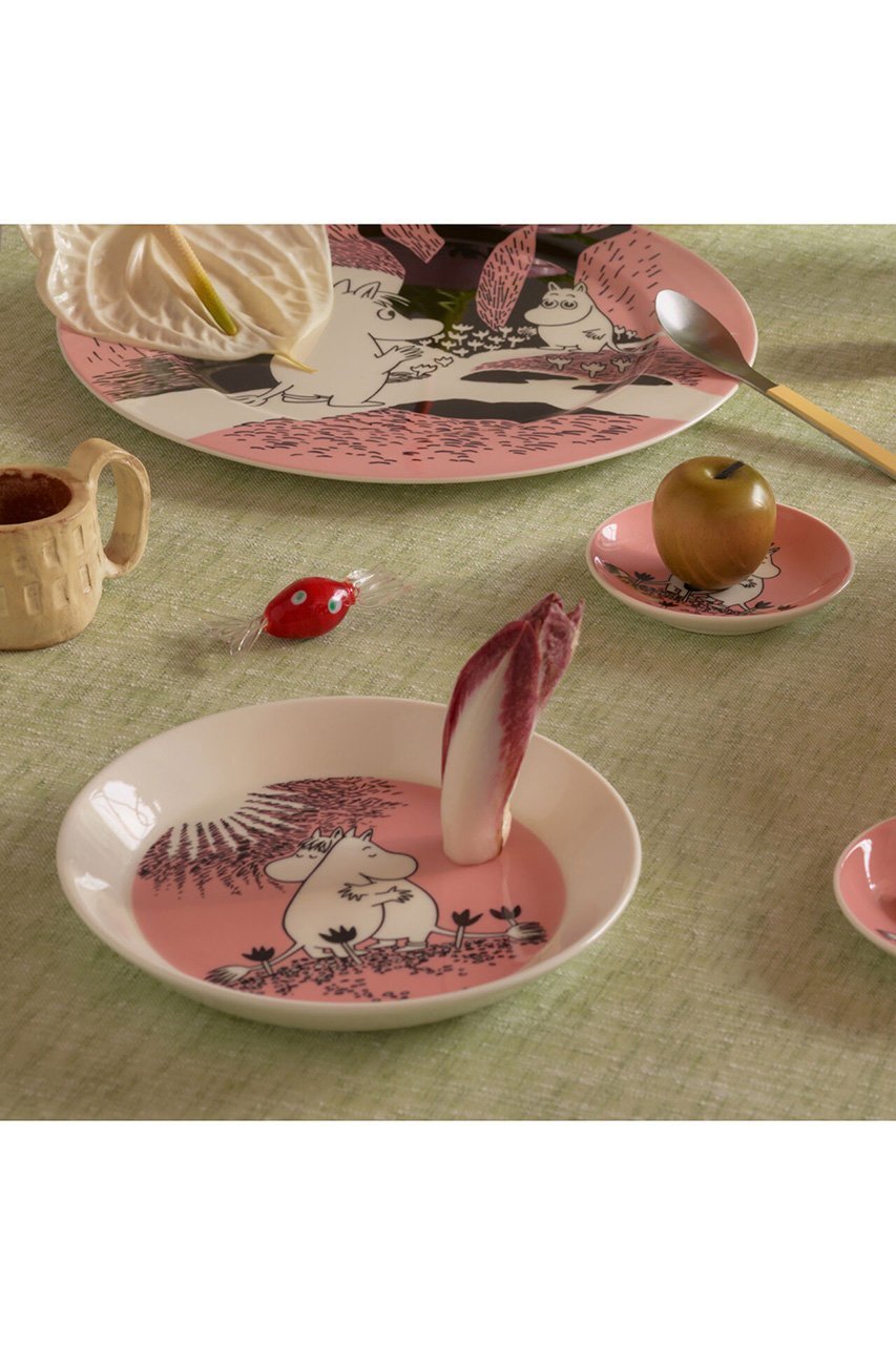 【ムーミン バイ アラビア/MOOMIN by ARABIA / GOODS】のムーミン クラシック プレート 19cm Love 30周年 人気、トレンドファッション・服の通販 founy(ファニー) クラシック Classic, Timeless Style コレクション Collection, Seasonal Line スペシャル Special, Limited Edition テーブル Table, Dining Table プレート Plate, Dish 新作・新入荷 New Arrivals / New In ホーム・キャンプ・アウトドア・お取り寄せ Home Living / Home & Lifestyle / Camping Gear / Outdoor Camping キッチン・ダイニング Kitchen & Dining Essentials. Stylish & Functional Tableware キッチン家電・キッチン用品 Kitchen Appliances & Tools other-3|ID: prp329100004847151 ipo3291000000035398966