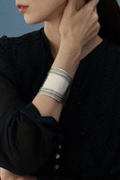 【カレンソロジー/Curensology】の〈CSG〉シルバーカレンバングル 人気、トレンドファッション・服の通販 founy(ファニー) ファッション Fashion レディースファッション Fashion for Women ジュエリー Jewelry チェーン&カフブレスレット Cuff & Chain Bracelets バングル・カフブレスレット Bangles & Cuff Bracelets 2026年 2026 おすすめ Recommended / Our Picks アクセサリー Fashion Accessories シルバー Silver, Metallic Silver シンプル Simple, Minimal バングル Bangle, Bracelet 夏 Summer 春 Spring S/S・春夏 SS, Spring/Summer, Warm Season |ID:prp329100004848428