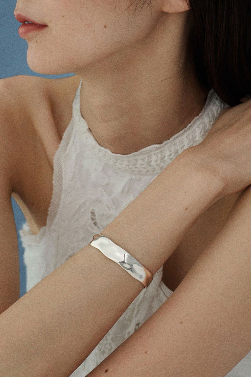 【カレンソロジー/Curensology】の〈CSG〉シルバーニュアンスバングル インテリア・キッズ・メンズ・レディースファッション・服の通販 founy(ファニー) ファッション Fashion レディースファッション Fashion for Women ジュエリー Jewelry チェーン&カフブレスレット Cuff & Chain Bracelets バングル・カフブレスレット Bangles & Cuff Bracelets 2026年 2026 おすすめ Recommended / Our Picks アクセサリー Fashion Accessories シルバー Silver, Metallic Silver シンプル Simple, Minimal スタイリッシュ Stylish, Fashionable トレンド Trend, Trending Now バングル Bangle, Bracelet 夏 Summer 春 Spring S/S・春夏 SS, Spring/Summer, Warm Season シルバー|ID: prp329100004848429 ipo3291000000035443975