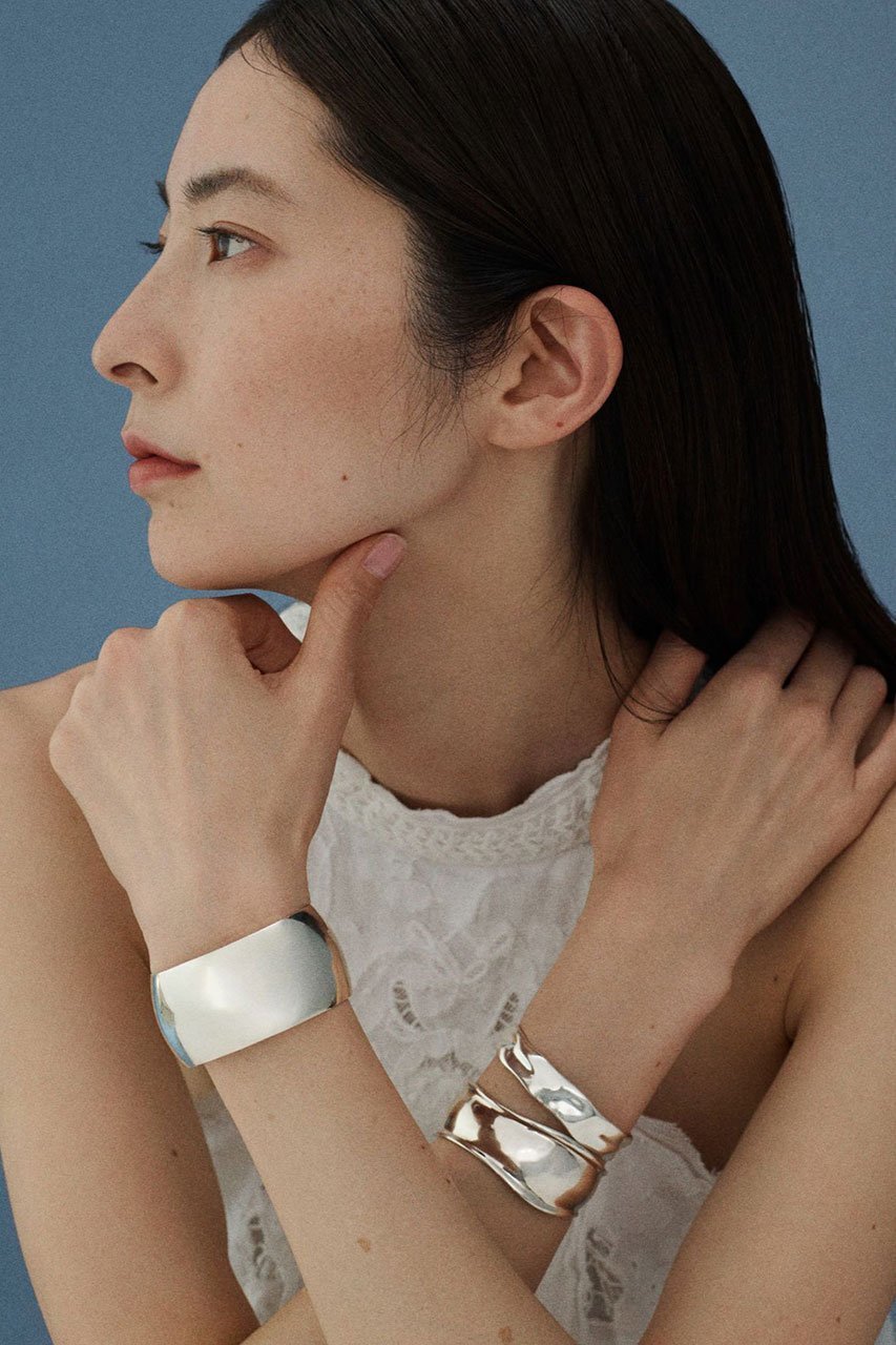 【カレンソロジー/Curensology】の〈CSG〉シルバーニュアンスバングル 人気、トレンドファッション・服の通販 founy(ファニー) ファッション Fashion レディースファッション Fashion for Women ジュエリー Jewelry チェーン&カフブレスレット Cuff & Chain Bracelets バングル・カフブレスレット Bangles & Cuff Bracelets 2026年 2026 おすすめ Recommended / Our Picks アクセサリー Fashion Accessories シルバー Silver, Metallic Silver シンプル Simple, Minimal スタイリッシュ Stylish, Fashionable トレンド Trend, Trending Now バングル Bangle, Bracelet 夏 Summer 春 Spring S/S・春夏 SS, Spring/Summer, Warm Season other-2|ID: prp329100004848429 ipo3291000000035443976