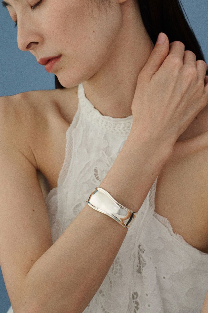 【カレンソロジー/Curensology】の〈CSG〉シルバーカーブバングル インテリア・キッズ・メンズ・レディースファッション・服の通販 founy(ファニー) 　ファッション　Fashion　レディースファッション　Fashion for Women　ジュエリー　Jewelry　チェーン＆カフブレスレット　Cuff & Chain Bracelets　バングル・カフブレスレット　Bangles & Cuff Bracelets　2026年　2026　おすすめ　Recommended / Our Picks　アクセサリー　Fashion Accessories　シルバー　Silver, Metallic Silver　シンプル　Simple, Minimal　スタイリッシュ　Stylish, Fashionable　トレンド　Trend, Trending Now　バングル　Bangle, Bracelet　人気　Popular, Best Seller　今季　This Season, Current Season　夏　Summer　春　Spring　S/S・春夏　SS, Spring/Summer, Warm Season　シルバー|ID: prp329100004848430 ipo3291000000035443986