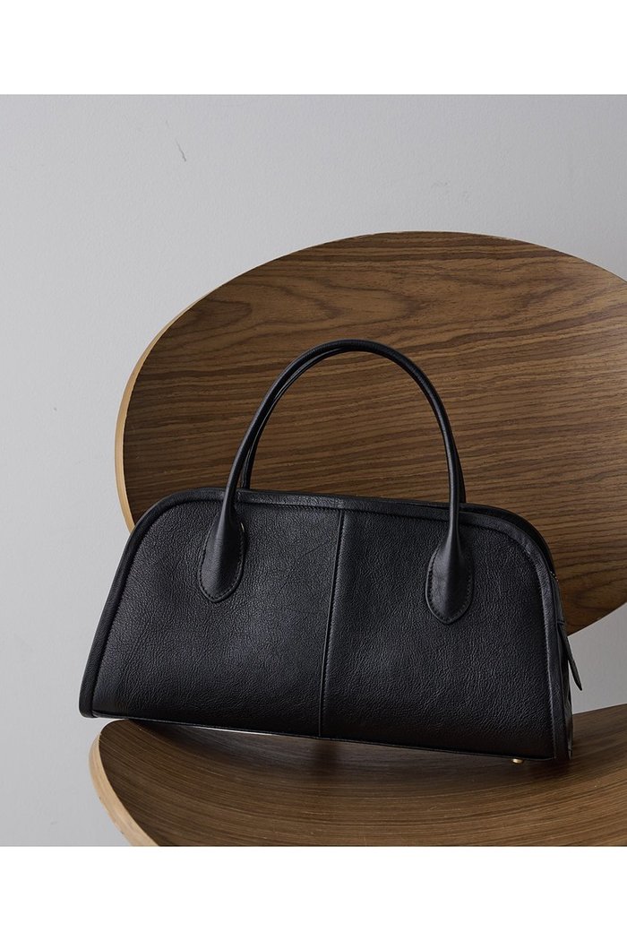 【ウィムガゼット/Whim Gazette】のワイドボストンBAG インテリア・キッズ・メンズ・レディースファッション・服の通販 founy(ファニー) https://founy.com/ ファッション Fashion レディースファッション Fashion for Women バッグ Bags アクセサリー Fashion Accessories 春 Spring 軽量 Lightweight, Ultra Light シューズ Shoes, Footwear ショルダー Shoulder, Shoulder Strap 人気 Popular, Best Seller バランス Balance, Style Balance パイピング Piping, Trim Design ボストン Boston ボストンバッグ Boston Bag, Retro Bag ポケット Pocket, Pocket Detail ワイド Wide, Wide Fit S/S・春夏 SS, Spring/Summer, Warm Season 再入荷 Restock / Back in Stock 夏 Summer エレガント 上品 Elegant 2026年 2026 |ID: prp329100004848451 ipo3291000000035875431