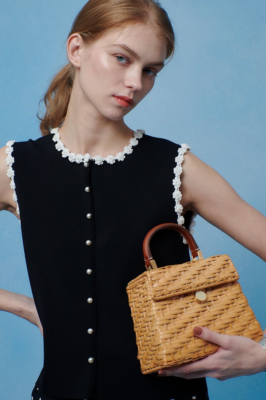 【アルアバイル/allureville】の【LOULOU WILLOUGHBY】クロッシェフラワートリミングプルオーバー 人気、トレンドファッション・服の通販 founy(ファニー) 　ファッション　Fashion　レディースファッション　Fashion for Women　トップス・カットソー　Cut & Sew Tops　ニット　Knit Tops & Sweaters　カジュアルプルオーバー・ニットトップス　Pullovers & Knit Tops / Casual Pullovers　2026年　2026　かぎ針　Crochet　トリミング　Trimming, Decorative Edge　ハンド　Hand, Handmade　パール　Pearl, Pearl Accent　レース　Lace, Lace Fabric　夏　Summer　手編み　Hand-Knitted, Handmade Knit　春　Spring　S/S・春夏　SS, Spring/Summer, Warm Season　other-7|ID: prp329100004848488 ipo3291000000035444628