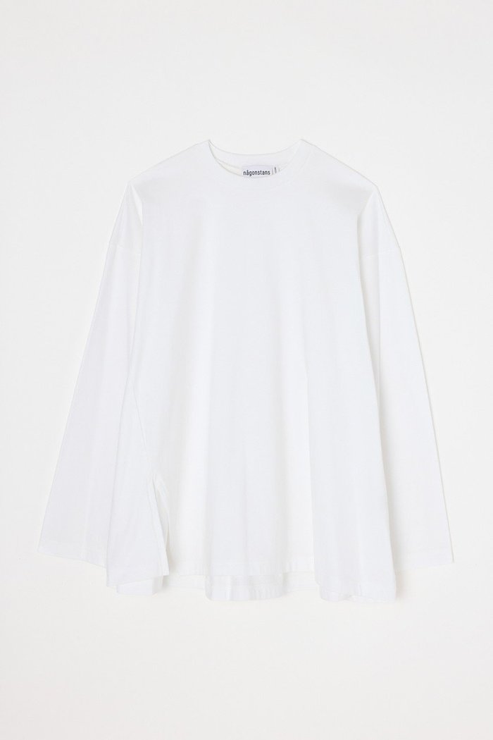 【ナゴンスタンス/nagonstans】のslit flare long-sleeves t-shirt インテリア・キッズ・メンズ・レディースファッション・服の通販 founy(ファニー) https://founy.com/ ファッション Fashion レディースファッション Fashion for Women トップス・カットソー Cut & Sew Tops シャツ・ブラウス・オフィスカジュアル Elegant Blouses & Button-Ups ロングTシャツ・Tシャツ Longline T-Shirts & Tees カットソー・ベーシックTシャツ Cut-and-Sewn Tops / Stretch Tees & Basics 2026年 2026 スリット Slit, Slit Detail スリーブ Sleeve, Long Sleeve / Short Sleeve フレア Flare, Flared ベーシック Basic, Essential ロング Long, Long-Length 夏 Summer 春 Spring S/S・春夏 SS, Spring/Summer, Warm Season |ID: prp329100004850052 ipo3291000000035533576