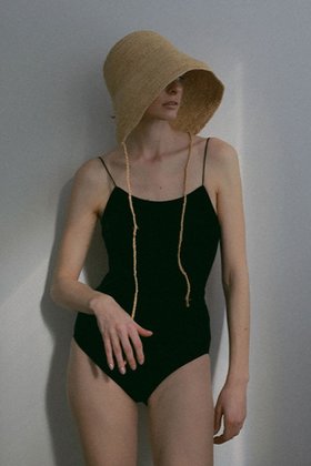 【エトレトウキョウ/ETRE TOKYO】のラフィアボンネットハット 人気、トレンドファッション・服の通販 founy(ファニー) ファッション Fashion レディースファッション Fashion for Women キャップ&ハット Hats & Caps 春 Spring カッティング Cutting Detail シンプル Simple, Minimal タンク Tank Top, Sleeveless Top デニム Denim, Jeans Material ハンド Hand, Handmade 帽子 Hat, Headwear ラフィア Raffia, Natural Straw リゾート Resort, Vacation Style ワイヤー Wire, Wired Bra S/S・春夏 SS, Spring/Summer, Warm Season 夏 Summer エレガント 上品 Elegant 2026年 2026 |ID:prp329100004851862