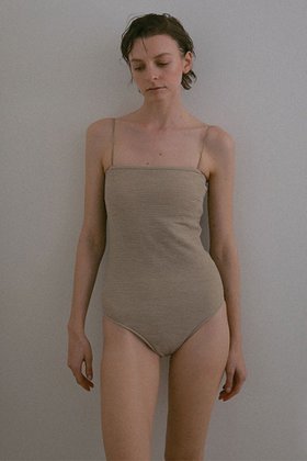 【エトレトウキョウ/ETRE TOKYO】のナローストラップジャガードスウィムウェア 人気、トレンドファッション・服の通販 founy(ファニー) ファッション Fashion レディースファッション Fashion for Women 水着 Swimwear レディース水着・ビーチウェア Swimwear & Beachwear 2026年 2026 おすすめ Recommended / Our Picks シンプル Simple, Minimal ジャカード／ジャガード Jacquard, Woven Pattern スポーツ Sports, Activewear フィット Fit, Slim Fit フロント Front, Front Design ラップ Wrap, Wrap Design リゾート Resort, Vacation Style 夏 Summer 春 Spring S/S・春夏 SS, Spring/Summer, Warm Season 水着 Swimsuit, Swimwear |ID:prp329100004851868