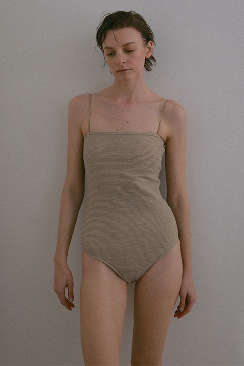 【エトレトウキョウ/ETRE TOKYO】のナローストラップジャガードスウィムウェア 人気、トレンドファッション・服の通販 founy(ファニー) 　ファッション　Fashion　レディースファッション　Fashion for Women　水着　Swimwear　レディース水着・ビーチウェア　Swimwear & Beachwear　2026年　2026　おすすめ　Recommended / Our Picks　シンプル　Simple, Minimal　ジャカード／ジャガード　Jacquard, Woven Pattern　スポーツ　Sports, Activewear　フィット　Fit, Slim Fit　フロント　Front, Front Design　ラップ　Wrap, Wrap Design　リゾート　Resort, Vacation Style　夏　Summer　春　Spring　S/S・春夏　SS, Spring/Summer, Warm Season　水着　Swimsuit, Swimwear　 other-1|ID: prp329100004851868 ipo3291000000035609736