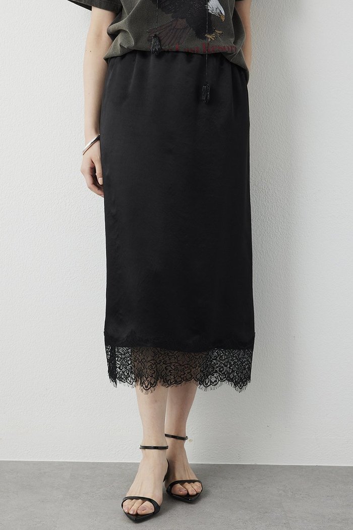 【ウィムガゼット/Whim Gazette】のサテンレーススカート インテリア・キッズ・メンズ・レディースファッション・服の通販 founy(ファニー) https://founy.com/ ファッション Fashion レディースファッション Fashion for Women スカート Skirts ロングスカート Long Skirts / Maxi & Midi Skirts 2026年 2026 おすすめ Recommended / Our Picks エレガント 上品 Elegant カットソー Cut and Sewn Top サテン Satin, Glossy Fabric スリット Slit, Slit Detail デニム Denim, Jeans Material レース Lace, Lace Fabric ロング Long, Long-Length 夏 Summer 春 Spring S/S・春夏 SS, Spring/Summer, Warm Season |ID: prp329100004851940 ipo3291000000035610396
