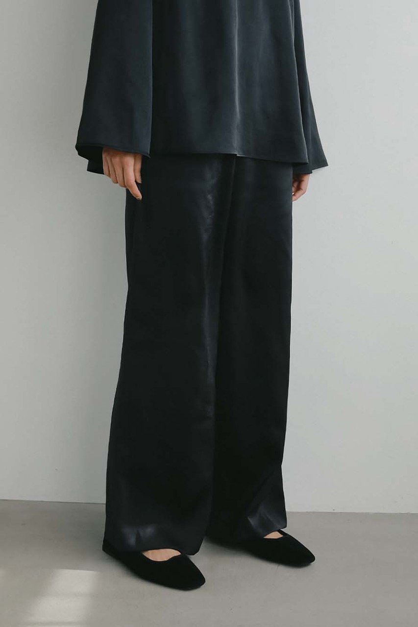 【ハー/HER.】の【2/12 12:00販売開始】サテンフレアシルエットパンツ インテリア・キッズ・メンズ・レディースファッション・服の通販 founy(ファニー) 　ファッション　Fashion　レディースファッション　Fashion for Women　パンツ　Pants & Trousers　2026年　2026　おすすめ　Recommended / Our Picks　サテン　Satin, Glossy Fabric　ストレート　Straight, Straight Cut　セットアップ　Set-Up, Coordinated Outfit　フレア　Flare, Flared　夏　Summer　春　Spring　S/S・春夏　SS, Spring/Summer, Warm Season　ブラック|ID: prp329100004854323 ipo3291000000035706416