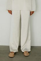 【ハー/HER.】の【2/12 12:00販売開始】サテンフレアシルエットパンツ 人気、トレンドファッション・服の通販 founy(ファニー) ファッション Fashion レディースファッション Fashion for Women パンツ Pants & Trousers 2026年 2026 おすすめ Recommended / Our Picks サテン Satin, Glossy Fabric ストレート Straight, Straight Cut セットアップ Set-Up, Coordinated Outfit フレア Flare, Flared 夏 Summer 春 Spring S/S・春夏 SS, Spring/Summer, Warm Season thumbnail オフホワイト|ID: prp329100004854323 ipo3291000000035706418