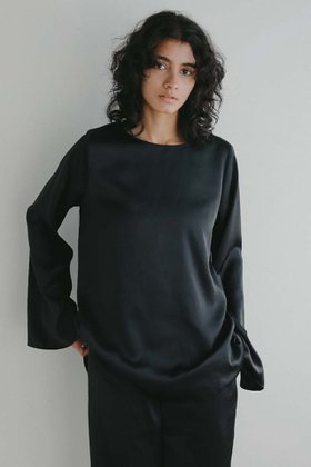 【ハー/HER.】 【2/12 12:00販売開始】サテンフレアスリーブブラウス人気、トレンドファッション・服の通販 founy(ファニー) ファッション Fashion レディースファッション Fashion for Women トップス・カットソー Cut & Sew Tops シャツ・ブラウス・オフィスカジュアル Elegant Blouses & Button-Ups 2026年 2026 おすすめ Recommended / Our Picks サテン Satin, Glossy Fabric シンプル Simple, Minimal スリーブ Sleeve, Long Sleeve / Short Sleeve セットアップ Set-Up, Coordinated Outfit フレア Flare, Flared ロング Long, Long-Length 夏 Summer 春 Spring S/S・春夏 SS, Spring/Summer, Warm Season |ID:prp329100004854324