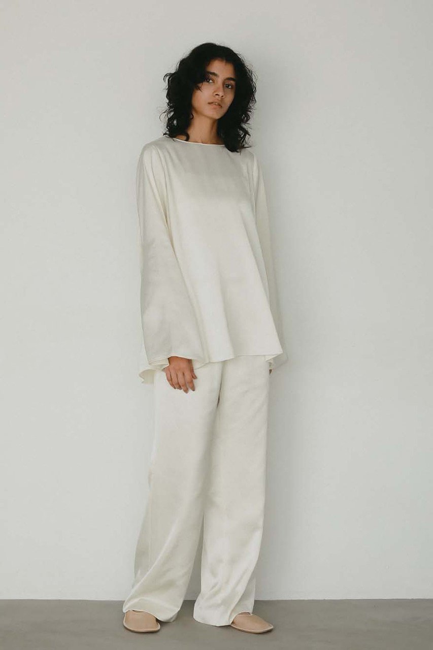 【ハー/HER.】の【2/12 12:00販売開始】サテンフレアスリーブブラウス 人気、トレンドファッション・服の通販 founy(ファニー) 　ファッション　Fashion　レディースファッション　Fashion for Women　トップス・カットソー　Cut & Sew Tops　シャツ・ブラウス・オフィスカジュアル　Elegant Blouses & Button-Ups　2026年　2026　おすすめ　Recommended / Our Picks　サテン　Satin, Glossy Fabric　シンプル　Simple, Minimal　スリーブ　Sleeve, Long Sleeve / Short Sleeve　セットアップ　Set-Up, Coordinated Outfit　フレア　Flare, Flared　ロング　Long, Long-Length　夏　Summer　春　Spring　S/S・春夏　SS, Spring/Summer, Warm Season　other-3|ID: prp329100004854324 ipo3291000000035706431