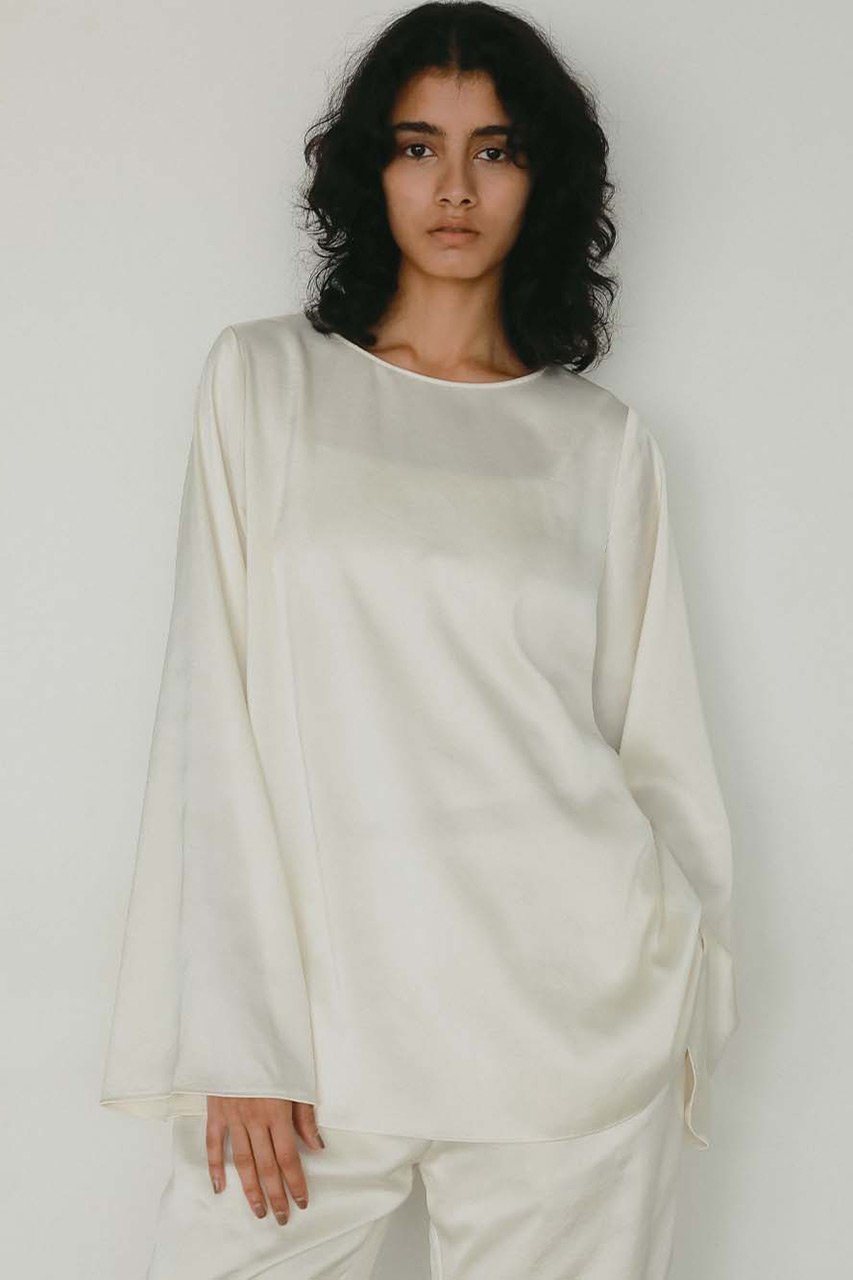 【ハー/HER.】の【2/12 12:00販売開始】サテンフレアスリーブブラウス 人気、トレンドファッション・服の通販 founy(ファニー) 　ファッション　Fashion　レディースファッション　Fashion for Women　トップス・カットソー　Cut & Sew Tops　シャツ・ブラウス・オフィスカジュアル　Elegant Blouses & Button-Ups　2026年　2026　おすすめ　Recommended / Our Picks　サテン　Satin, Glossy Fabric　シンプル　Simple, Minimal　スリーブ　Sleeve, Long Sleeve / Short Sleeve　セットアップ　Set-Up, Coordinated Outfit　フレア　Flare, Flared　ロング　Long, Long-Length　夏　Summer　春　Spring　S/S・春夏　SS, Spring/Summer, Warm Season　other-5|ID: prp329100004854324 ipo3291000000035706435