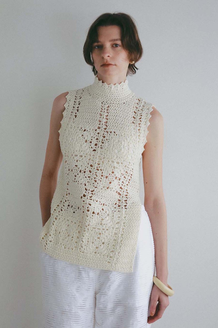 【ハー/HER.】のクロシェノースリーブニット 人気、トレンドファッション・服の通販 founy(ファニー) 　ファッション　Fashion　レディースファッション　Fashion for Women　トップス・カットソー　Cut & Sew Tops　ニット　Knit Tops & Sweaters　キャミソール&ノースリーブ　Camisoles & Sleeveless Tops　カジュアルプルオーバー・ニットトップス　Pullovers & Knit Tops / Casual Pullovers　カットソー　Cut and Sewn Top　シアー　Sheer, See-Through　スタンド　Stand Collar, Upright Stand　スリット　Slit, Slit Detail　ダウン　Down, Puffer　ボトム　Bottoms, Lower Wear　リラックス　Relax, Relaxed Fit　エレガント 上品　Elegant　手編み　Hand-Knitted, Handmade Knit　other-7|ID: prp329100004854327 ipo3291000000036044840