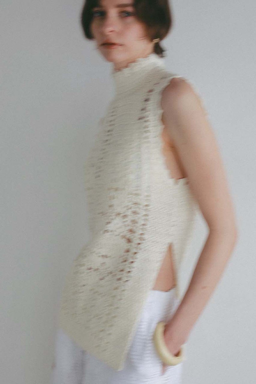 【ハー/HER.】のクロシェノースリーブニット 人気、トレンドファッション・服の通販 founy(ファニー) 　ファッション　Fashion　レディースファッション　Fashion for Women　トップス・カットソー　Cut & Sew Tops　ニット　Knit Tops & Sweaters　キャミソール&ノースリーブ　Camisoles & Sleeveless Tops　カジュアルプルオーバー・ニットトップス　Pullovers & Knit Tops / Casual Pullovers　カットソー　Cut and Sewn Top　シアー　Sheer, See-Through　スタンド　Stand Collar, Upright Stand　スリット　Slit, Slit Detail　ダウン　Down, Puffer　ボトム　Bottoms, Lower Wear　リラックス　Relax, Relaxed Fit　エレガント 上品　Elegant　手編み　Hand-Knitted, Handmade Knit　other-8|ID: prp329100004854327 ipo3291000000036044844