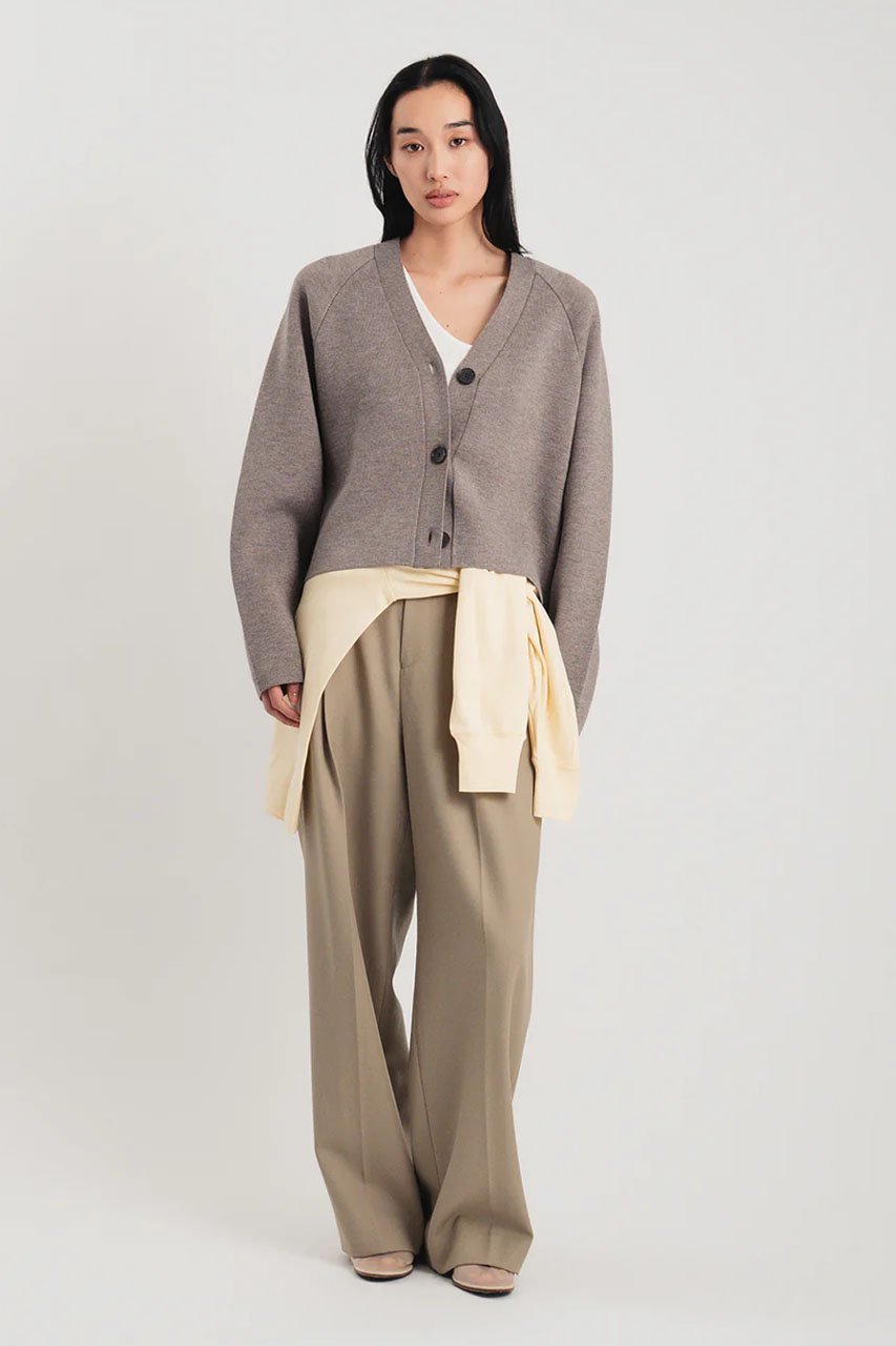 【スタニングルアー/STUNNING LURE】の【2/18 11:00販売開始】ダブルフェイスニットカーディガン 人気、トレンドファッション・服の通販 founy(ファニー) 　ファッション　Fashion　レディースファッション　Fashion for Women　トップス・カットソー　Cut & Sew Tops　ニット　Knit Tops & Sweaters　カーディガン・羽織り　Layered Style Cardigans　カーディガン　Cardigan, Knitwear　ショート　Short, Short Length　フォルム　Silhouette, Form　ワイド　Wide, Wide Fit　エレガント 上品　Elegant　新作・新入荷　New Arrivals / New In　other-6|ID: prp329100004854893 ipo3291000000035734535