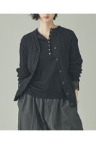 【カレンソロジー/Curensology】のローシルクケーブルカーディガン 人気、トレンドファッション・服の通販 founy(ファニー) ファッション Fashion レディースファッション Fashion for Women トップス・カットソー Cut & Sew Tops ニット Knit Tops & Sweaters カーディガン・羽織り Layered Style Cardigans 2026年 2026 おすすめ Recommended / Our Picks インナー Innerwear カーディガン Cardigan, Knitwear セットアップ Set-Up, Coordinated Outfit リラックス Relax, Relaxed Fit 夏 Summer 春 Spring S/S・春夏 SS, Spring/Summer, Warm Season thumbnail ブラック|ID: prp329100004855419 ipo3291000000035776816