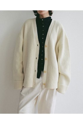 【エトレトウキョウ/ETRE TOKYO】のダブルフェイスVネックニットカーディガン 人気、トレンドファッション・服の通販 founy(ファニー) ファッション Fashion レディースファッション Fashion for Women トップス・カットソー Cut & Sew Tops ニット Knit Tops & Sweaters カーディガン・羽織り Layered Style Cardigans Vネックトップス V-Neck Tops / V-Cut Neckline Shirts 春 Spring カーディガン Cardigan, Knitwear ジャケット Jacket, Outerwear スラックス Slacks, Dress Pants ダブル Double, Double-Breasted バランス Balance, Style Balance フェイス Face, Facial Design フォルム Silhouette, Form リラックス Relax, Relaxed Fit ワイド Wide, Wide Fit S/S・春夏 SS, Spring/Summer, Warm Season 夏 Summer 2026年 2026 |ID:prp329100004856714