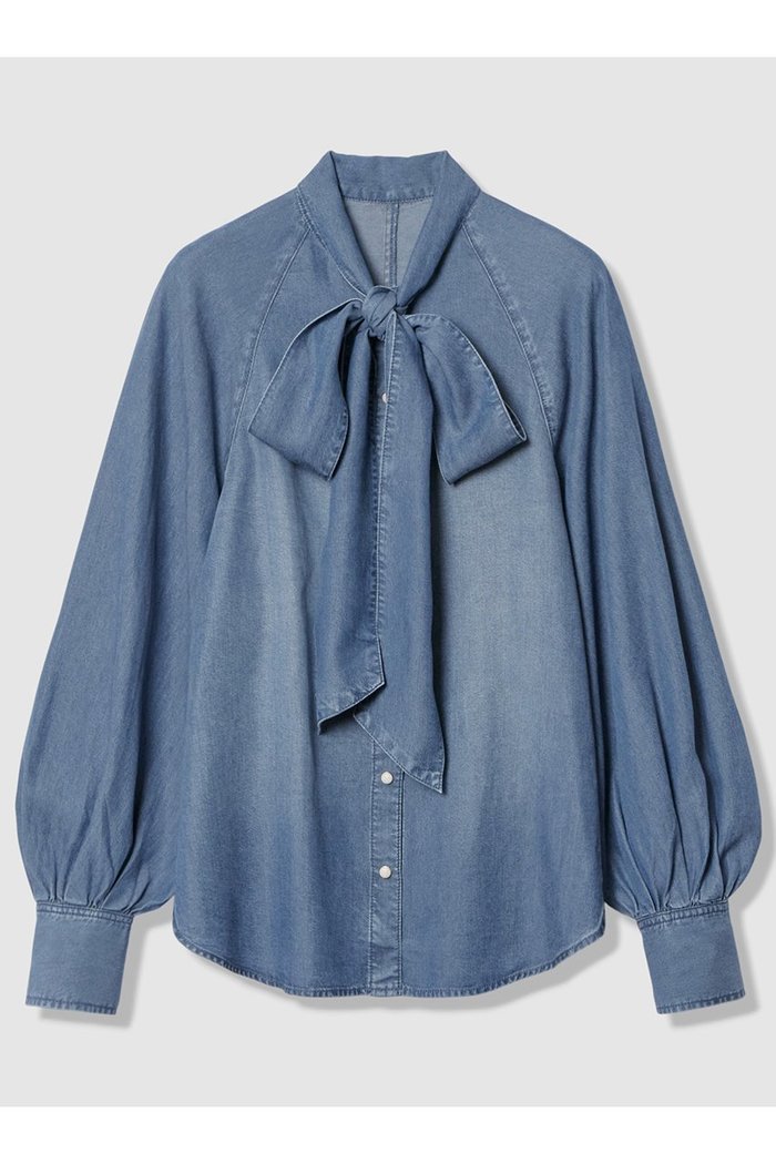 【アルアバイル/allureville】の【WEB・一部店舗別注】デニムボウブラウス インテリア・キッズ・メンズ・レディースファッション・服の通販 founy(ファニー) https://founy.com/ ファッション Fashion レディースファッション Fashion for Women トップス・カットソー Cut & Sew Tops シャツ・ブラウス・オフィスカジュアル Elegant Blouses & Button-Ups 2026年 2026 ウエスタン Western Style ジャケット Jacket, Outerwear スリーブ Sleeve, Long Sleeve / Short Sleeve ツイード Twill, Twill Weave デニム Denim, Jeans Material ドット Polka Dot, Dot Pattern フェミニン Feminine, Girly マニッシュ Mannish, Boyish リボン Ribbon, Bow ロング Long, Long-Length ヴィンテージ Vintage Style 別注 Limited Edition, Custom Order 夏 Summer 春 Spring S/S・春夏 SS, Spring/Summer, Warm Season |ID: prp329100004856741 ipo3291000000035820743