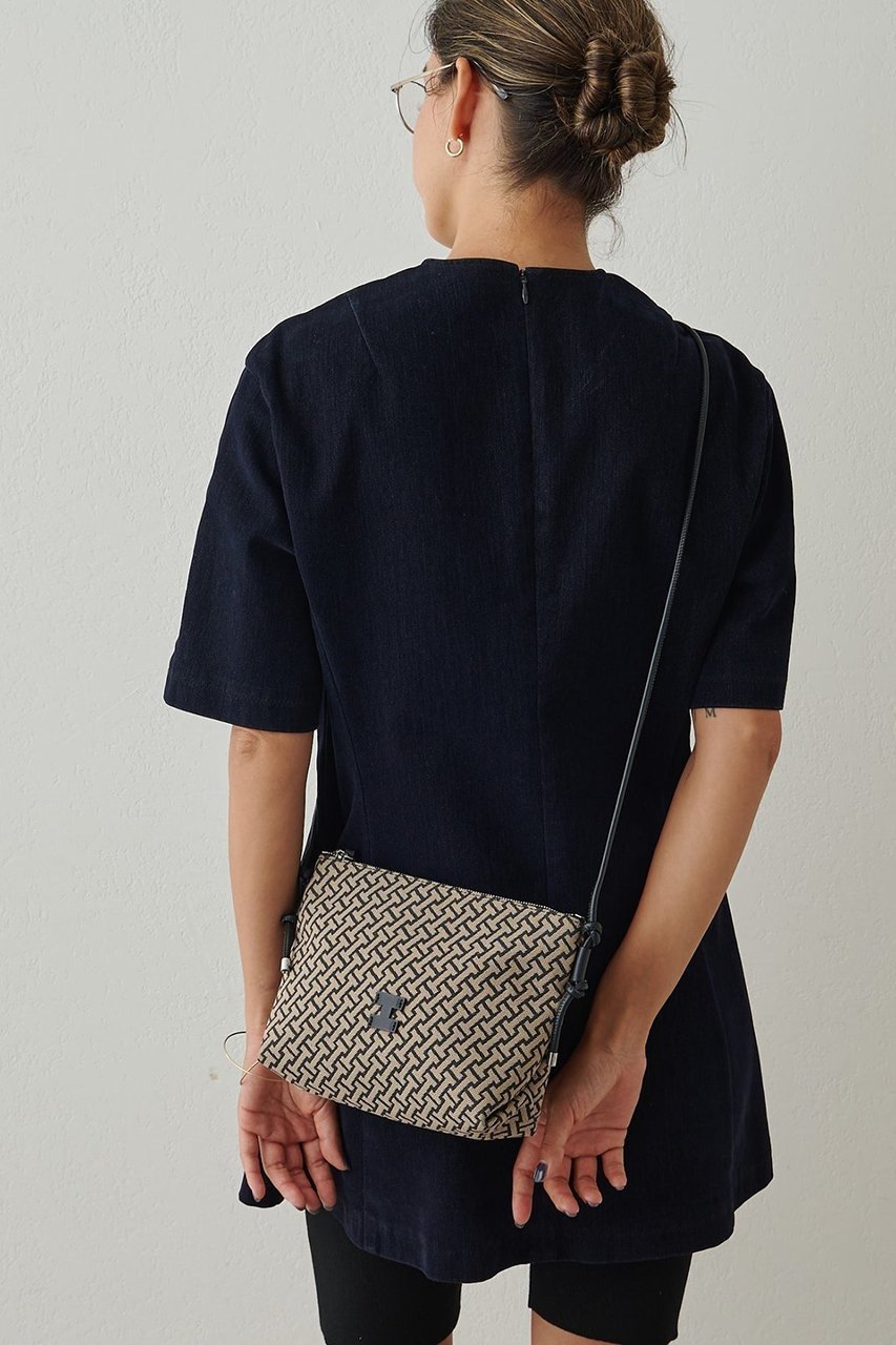 【イアクッチ/IACUCCI】のモノグランマ ポーチSD JACQUARD/RUGA 人気、トレンドファッション・服の通販 founy(ファニー) 　ファッション　Fashion　レディースファッション　Fashion for Women　ポーチ&ミニバッグ　Pouches & Mini Bags　春　Spring　グラフィック　Graphic, Graphic Design　コンパクト　Compact, Small Size　ジャカード／ジャガード　Jacquard, Woven Pattern　バランス　Balance, Style Balance　パッチ　Patch, Appliqué　ベスト　Vest, Waistcoat　ポーチ　Pouch, Small Case　モダン　Modern, Contemporary　ラップ　Wrap, Wrap Design　S/S・春夏　SS, Spring/Summer, Warm Season　夏　Summer　旅行　Travel　2026年　2026　other-3|ID: prp329100004856768 ipo3291000000035821119