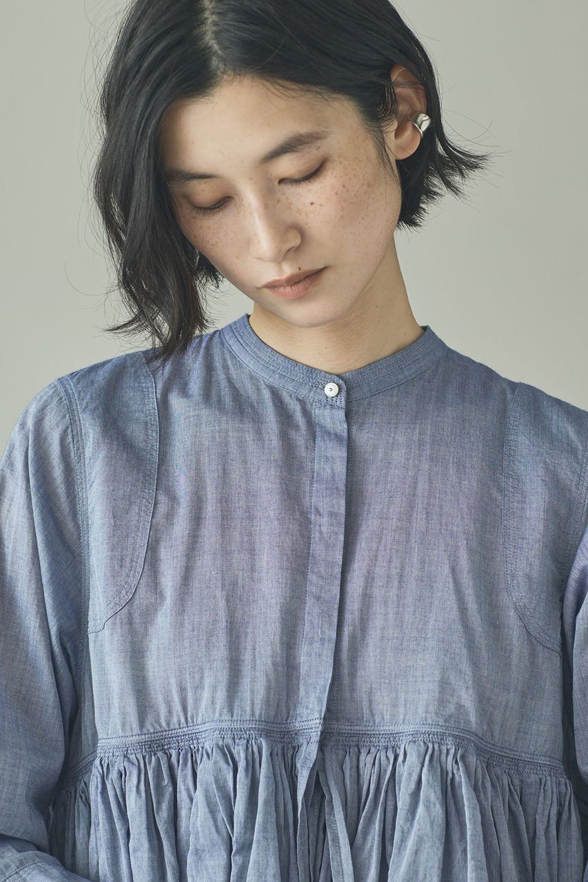 【カレンソロジー/Curensology】のシャンブレーレイヤードギャザーブラウス 人気、トレンドファッション・服の通販 founy(ファニー) ファッション Fashion レディースファッション Fashion for Women トップス・カットソー Cut & Sew Tops シャツ・ブラウス・オフィスカジュアル Elegant Blouses & Button-Ups 2026年 2026 ギャザー Gathered, Ruffled シンプル Simple, Minimal スラックス Slacks, Dress Pants スリーブ Sleeve, Long Sleeve / Short Sleeve デニム Denim, Jeans Material ボトム Bottoms, Lower Wear モダン Modern, Contemporary ロング Long, Long-Length 夏 Summer 春 Spring S/S・春夏 SS, Spring/Summer, Warm Season other-8|ID: prp329100004856781 ipo3291000000035821360