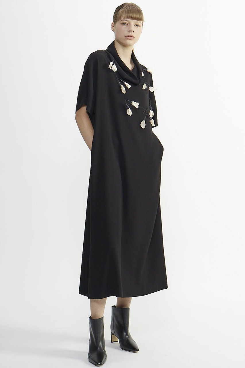 【プレインピープル/PLAIN PEOPLE】のバックサテンジョーゼットオフスタンドカラー半袖ロングワンピース インテリア・キッズ・メンズ・レディースファッション・服の通販 founy(ファニー) 　ファッション　Fashion　レディースファッション　Fashion for Women　ワンピース　Dresses　チュニック　Tunic Tops & Dresses　サテン　Satin, Glossy Fabric　シンプル　Simple, Minimal　チュニック　Tunic, Long Top　ドレープ　Drape, Draping Fabric　ロング　Long, Long-Length　半袖　Short Sleeve, Half Sleeve　夏　Summer　ブラック|ID: prp329100004857492 ipo3291000000035999214