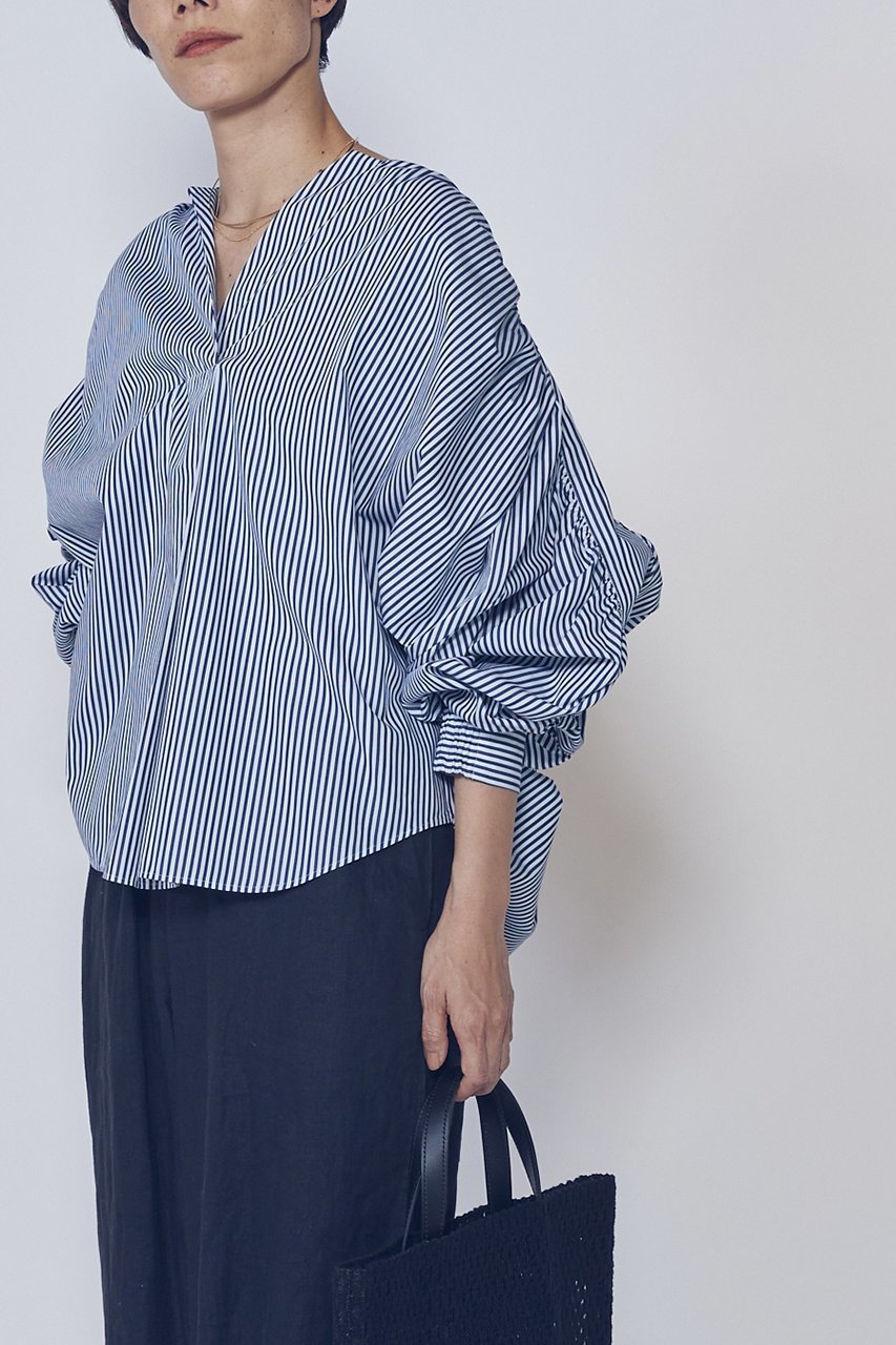 【プルミエ アロンディスモン/1er Arrondissement】のギャザーブラウス 人気、トレンドファッション・服の通販 founy(ファニー) 　ファッション　Fashion　レディースファッション　Fashion for Women　トップス・カットソー　Cut & Sew Tops　シャツ・ブラウス・オフィスカジュアル　Elegant Blouses & Button-Ups　2026年　2026　ギャザー　Gathered, Ruffled　スキッパー　Skipper, Open Collar　スリーブ　Sleeve, Long Sleeve / Short Sleeve　ロング　Long, Long-Length　エレガント 上品　Elegant　夏　Summer　春　Spring　S/S・春夏　SS, Spring/Summer, Warm Season　other-8|ID: prp329100004857964 ipo3291000000035883640