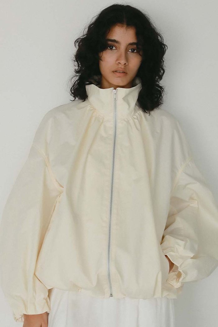 【ハー/HER.】のバックフォルムデザインブルゾン インテリア・キッズ・メンズ・レディースファッション・服の通販 founy(ファニー) https://founy.com/ ファッション Fashion レディースファッション Fashion for Women アウター Coat / Outerwear Collection レディースジャケット・軽アウター Jackets ブルゾンジャケット・スポーティアウター Blouson Jackets おすすめ Recommended / Our Picks ジャケット Jacket, Outerwear フォルム Silhouette, Form ブルゾン Blouson, Bomber Jacket 再入荷 Restock / Back in Stock |ID: prp329100004859572 ipo3291000000036210212