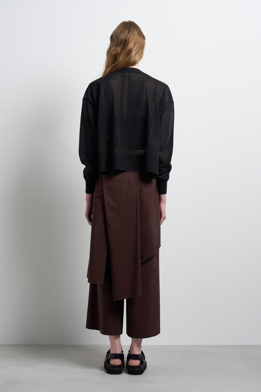 【ランバン オン ブルー/LANVIN en Bleu】のVネックショートカーディガン 人気、トレンドファッション・服の通販 founy(ファニー) 　ファッション　Fashion　レディースファッション　Fashion for Women　トップス・カットソー　Cut & Sew Tops　ニット　Knit Tops & Sweaters　カーディガン・羽織り　Layered Style Cardigans　Vネックトップス　V-Neck Tops / V-Cut Neckline Shirts　2026年　2026　アシンメトリー　Asymmetrical Style　カーディガン　Cardigan, Knitwear　ショート　Short, Short Length　バランス　Balance, Style Balance　ヘムライン　Hemline, Bottom Cut　ワイド　Wide, Wide Fit　夏　Summer　春　Spring　S/S・春夏　SS, Spring/Summer, Warm Season　other-6|ID: prp329100004859584 ipo3291000000035955387