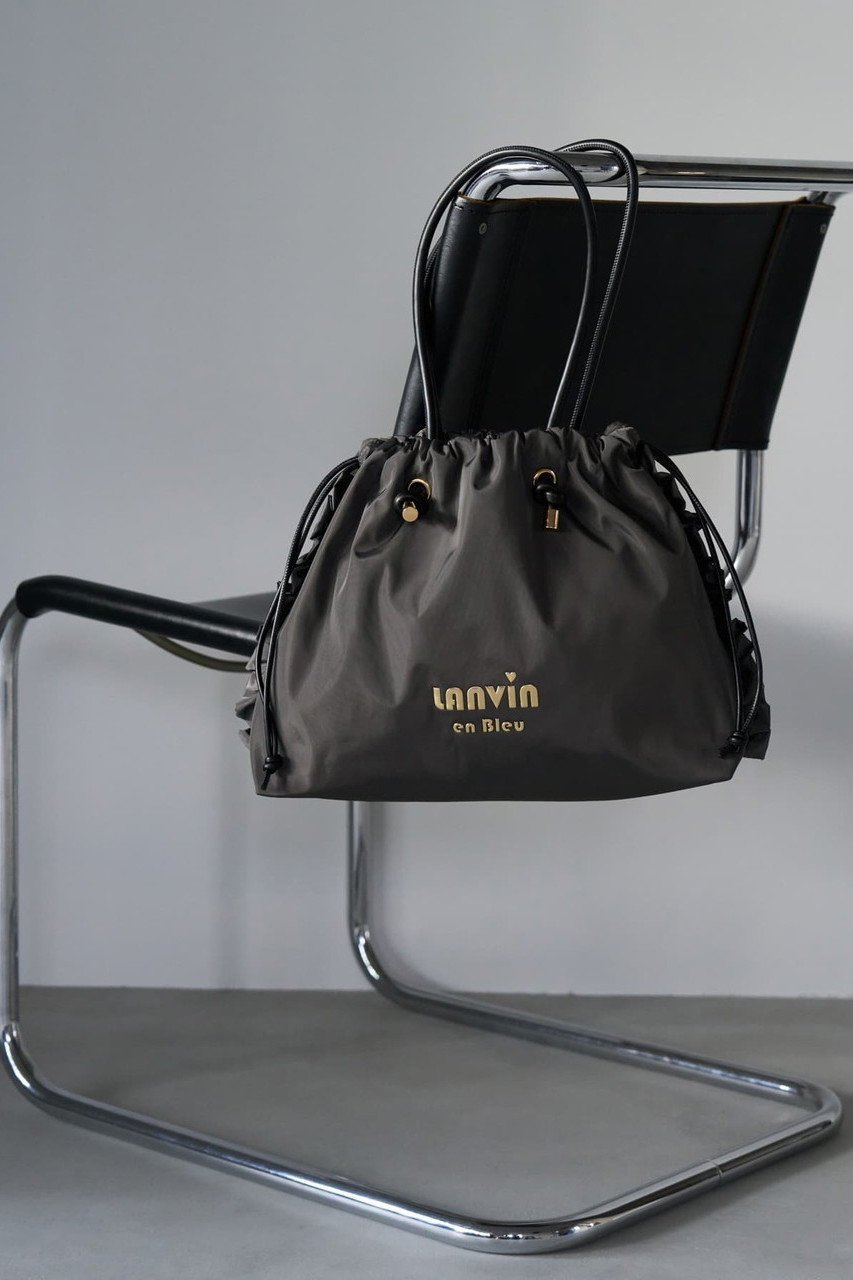 【ランバン オン ブルー/LANVIN en Bleu】のサイドフリルドロストトートバッグ小 インテリア・キッズ・メンズ・レディースファッション・服の通販 founy(ファニー) 　ファッション　Fashion　レディースファッション　Fashion for Women　バッグ　Bags　2026年　2026　タフタ　Taffeta, Structured Fabric　フェイクレザー　Faux Leather, PU Leather　フリル　Frill, Ruffle　プリント　Print, Printed Pattern　メタル　Metal, Metal Parts　夏　Summer　巾着　Drawstring Bag, Kinchaku　春　Spring　S/S・春夏　SS, Spring/Summer, Warm Season　グレー|ID: prp329100004859591 ipo3291000000035955463