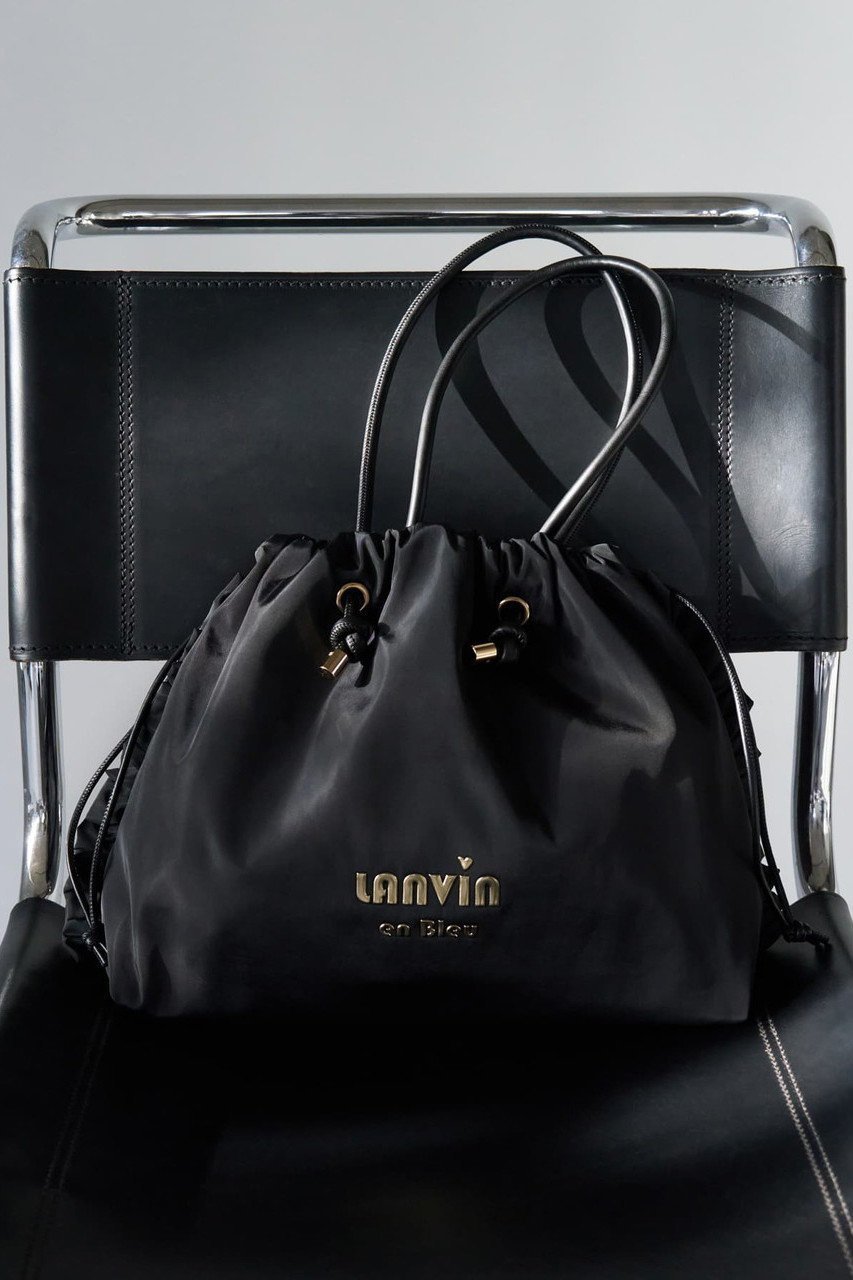 【ランバン オン ブルー/LANVIN en Bleu】のサイドフリルドロストトートバッグ小 インテリア・キッズ・メンズ・レディースファッション・服の通販 founy(ファニー) 　ファッション　Fashion　レディースファッション　Fashion for Women　バッグ　Bags　2026年　2026　タフタ　Taffeta, Structured Fabric　フェイクレザー　Faux Leather, PU Leather　フリル　Frill, Ruffle　プリント　Print, Printed Pattern　メタル　Metal, Metal Parts　夏　Summer　巾着　Drawstring Bag, Kinchaku　春　Spring　S/S・春夏　SS, Spring/Summer, Warm Season　ブラック|ID: prp329100004859591 ipo3291000000035955464