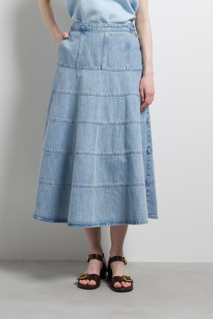 【ランバン オン ブルー/LANVIN en Bleu】のLee×LANVIN en Bleuデニムフレアスカート インテリア・キッズ・メンズ・レディースファッション・服の通販 founy(ファニー) https://founy.com/ ファッション Fashion レディースファッション Fashion for Women スカート Skirts Aライン・フレアスカート A-Line & Flared Skirts ロングスカート Long Skirts / Maxi & Midi Skirts ヴィンテージ Vintage Style 春 Spring デニム Denim, Jeans Material ファブリック Fabric, Textile フレア Flare, Flared ブリーチ Bleach, Washed Finish ロング Long, Long-Length S/S・春夏 SS, Spring/Summer, Warm Season 夏 Summer エレガント 上品 Elegant 2026年 2026 |ID: prp329100004859594 ipo3291000000035956197