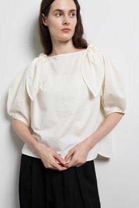 【ランバン オン ブルー/LANVIN en Bleu】のショルダーリボンカットソー 人気、トレンドファッション・服の通販 founy(ファニー) ファッション Fashion レディースファッション Fashion for Women トップス・カットソー Cut & Sew Tops シャツ・ブラウス・オフィスカジュアル Elegant Blouses & Button-Ups ロングTシャツ・Tシャツ Longline T-Shirts & Tees カットソー・ベーシックTシャツ Cut-and-Sewn Tops / Stretch Tees & Basics 2026年 2026 カットソー Cut and Sewn Top ショート Short, Short Length スリーブ Sleeve, Long Sleeve / Short Sleeve ダウン Down, Puffer デニム Denim, Jeans Material ファブリック Fabric, Textile リボン Ribbon, Bow 夏 Summer 春 Spring S/S・春夏 SS, Spring/Summer, Warm Season |ID:prp329100004859596