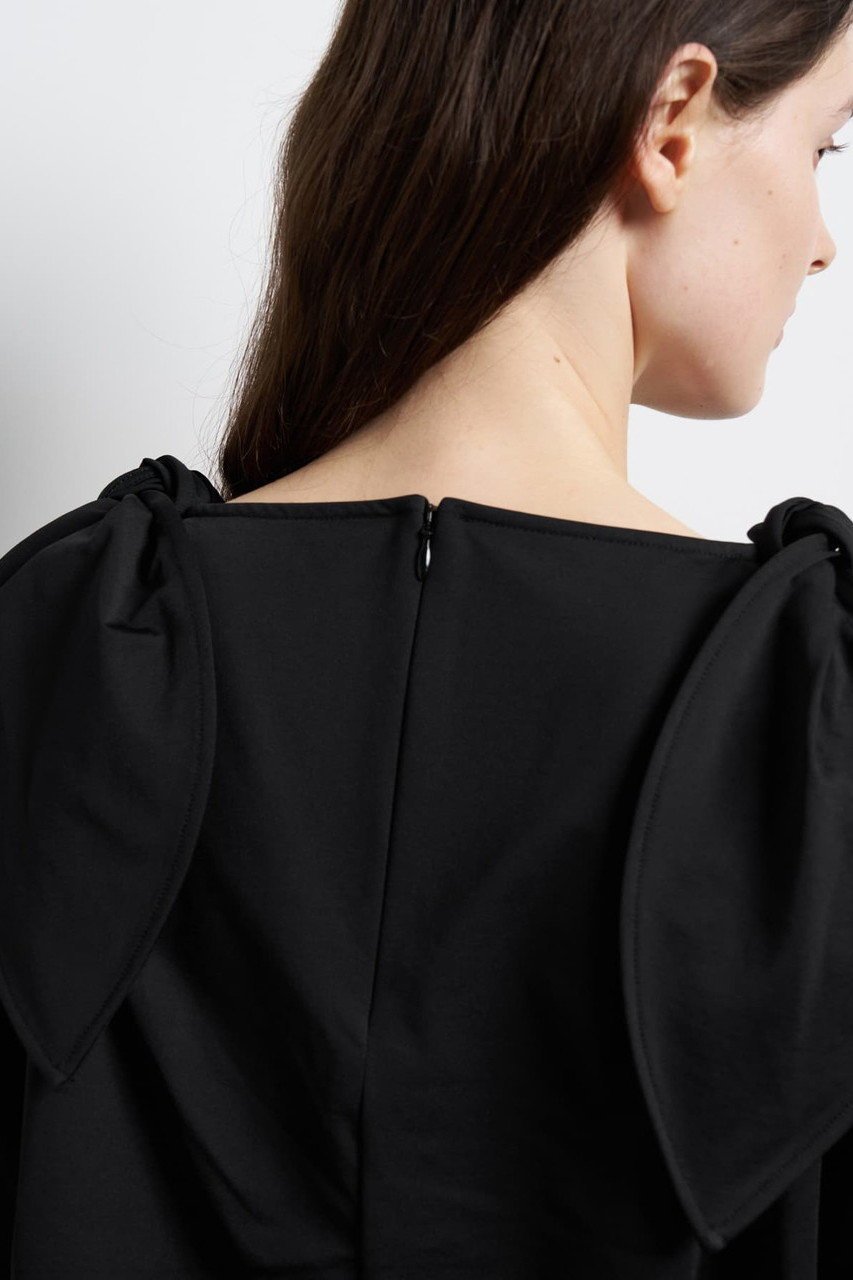 【ランバン オン ブルー/LANVIN en Bleu】のショルダーリボンカットソー 人気、トレンドファッション・服の通販 founy(ファニー) ファッション Fashion レディースファッション Fashion for Women トップス・カットソー Cut & Sew Tops シャツ・ブラウス・オフィスカジュアル Elegant Blouses & Button-Ups ロングTシャツ・Tシャツ Longline T-Shirts & Tees カットソー・ベーシックTシャツ Cut-and-Sewn Tops / Stretch Tees & Basics 2026年 2026 カットソー Cut and Sewn Top ショート Short, Short Length スリーブ Sleeve, Long Sleeve / Short Sleeve ダウン Down, Puffer デニム Denim, Jeans Material ファブリック Fabric, Textile リボン Ribbon, Bow 夏 Summer 春 Spring S/S・春夏 SS, Spring/Summer, Warm Season other-4|ID: prp329100004859596 ipo3291000000035956224