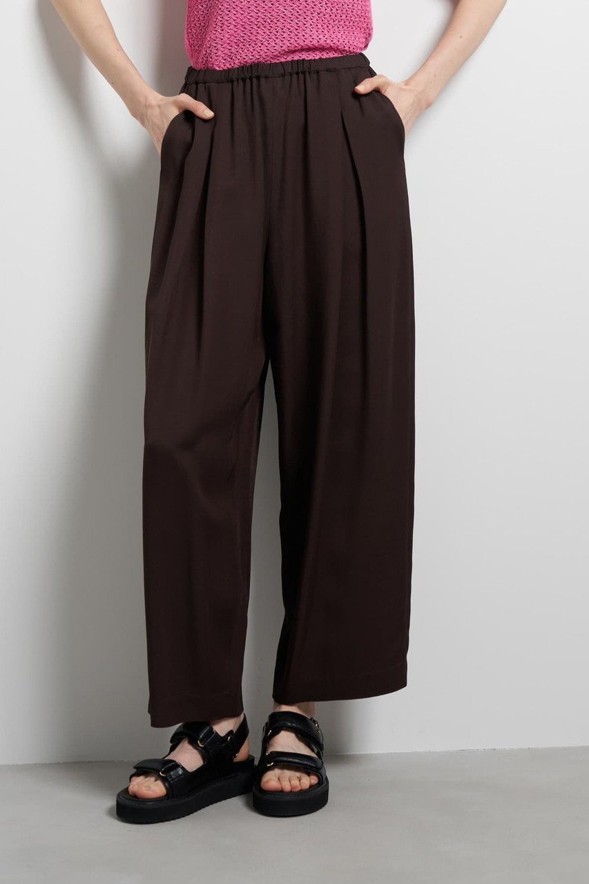 【ランバン オン ブルー/LANVIN en Bleu】のツイルタックカーブパンツ 人気、トレンドファッション・服の通販 founy(ファニー) 　ファッション　Fashion　レディースファッション　Fashion for Women　パンツ　Pants & Trousers　2026年　2026　おすすめ　Recommended / Our Picks　クロップド　Cropped, Short Length　シンプル　Simple, Minimal　ジャケット　Jacket, Outerwear　ファブリック　Fabric, Textile　フォルム　Silhouette, Form　リネン　Linen, Linen Fabric　リラックス　Relax, Relaxed Fit　ワイド　Wide, Wide Fit　エレガント 上品　Elegant　夏　Summer　春　Spring　S/S・春夏　SS, Spring/Summer, Warm Season　 other-1|ID: prp329100004859598 ipo3291000000035956240