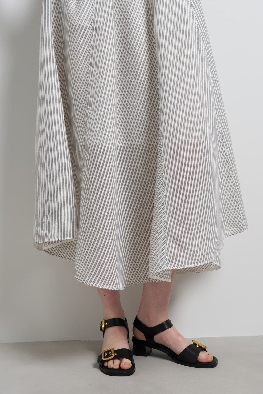 【ランバン オン ブルー/LANVIN en Bleu】のエスカルゴフレアワンピース 人気、トレンドファッション・服の通販 founy(ファニー) ファッション Fashion レディースファッション Fashion for Women ワンピース Dresses チュニック Tunic Tops & Dresses アンダー Underwear Essentials 春 Spring 軽量 Lightweight, Ultra Light サマー Summer, Summer Style シアー Sheer, See-Through シルク Silk, 100% Silk ストライプ Stripe, Striped Pattern タフタ Taffeta, Structured Fabric チュニック Tunic, Long Top ドレス Dress, One-Piece なめらか Smooth, Silky Texture パターン Pattern, Design Print ファブリック Fabric, Textile フレア Flare, Flared 無地 Plain, Solid Color リゾート Resort, Vacation Style リラックス Relax, Relaxed Fit ロング Long, Long-Length S/S・春夏 SS, Spring/Summer, Warm Season 夏 Summer 旅行 Travel エレガント 上品 Elegant 2026年 2026 other-7|ID: prp329100004859604 ipo3291000000035956315