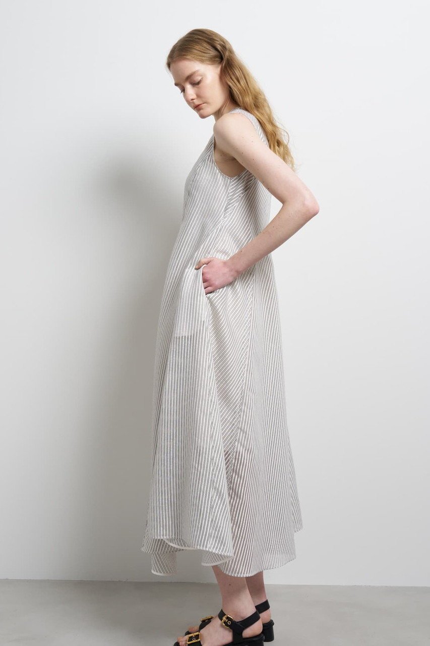 【ランバン オン ブルー/LANVIN en Bleu】のエスカルゴフレアワンピース 人気、トレンドファッション・服の通販 founy(ファニー) ファッション Fashion レディースファッション Fashion for Women ワンピース Dresses チュニック Tunic Tops & Dresses アンダー Underwear Essentials 春 Spring 軽量 Lightweight, Ultra Light サマー Summer, Summer Style シアー Sheer, See-Through シルク Silk, 100% Silk ストライプ Stripe, Striped Pattern タフタ Taffeta, Structured Fabric チュニック Tunic, Long Top ドレス Dress, One-Piece なめらか Smooth, Silky Texture パターン Pattern, Design Print ファブリック Fabric, Textile フレア Flare, Flared 無地 Plain, Solid Color リゾート Resort, Vacation Style リラックス Relax, Relaxed Fit ロング Long, Long-Length S/S・春夏 SS, Spring/Summer, Warm Season 夏 Summer 旅行 Travel エレガント 上品 Elegant 2026年 2026 other-8|ID: prp329100004859604 ipo3291000000035956316