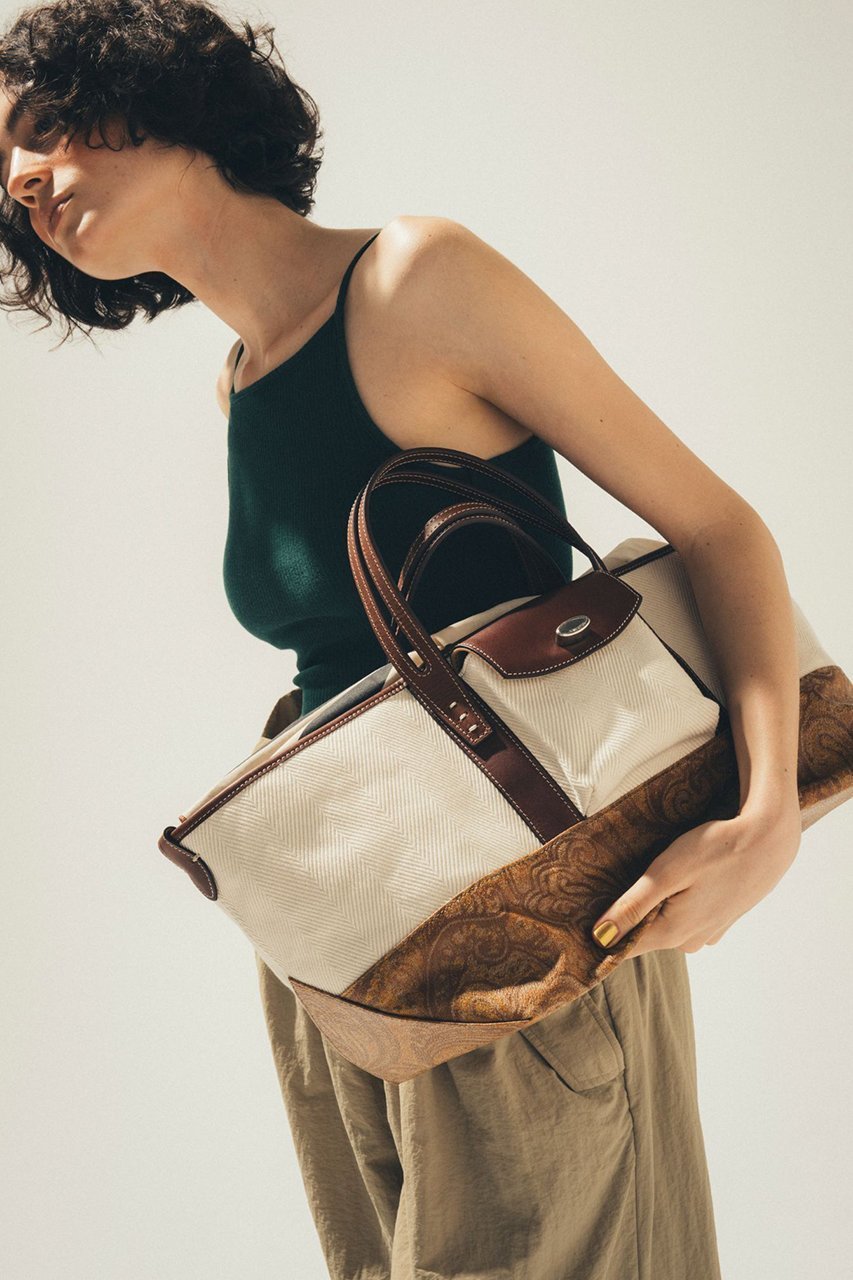 【ア ヴァケーション/A VACATION】のLAND スカーフ付きトートバッグ 人気、トレンドファッション・服の通販 founy(ファニー) 　ファッション　Fashion　レディースファッション　Fashion for Women　バッグ　Bags　アウトドア　Outdoor Clothing　コーティング　Coating, Coated Finish　ジャカード／ジャガード　Jacquard, Woven Pattern　スカーフ　Scarf, Neckwear　ストライプ　Stripe, Striped Pattern　フィット　Fit, Slim Fit　フォルム　Silhouette, Form　フラップ　Flap, Flap Pocket　フロント　Front, Front Design　ポケット　Pocket, Pocket Detail　other-2|ID: prp329100004860006 ipo3291000000035982775