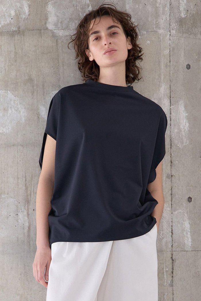 【マルティニーク/martinique】の《別注》【COGTHEBIGSMOKE】NORMA TOP インテリア・キッズ・メンズ・レディースファッション・服の通販 founy(ファニー) https://founy.com/ ファッション Fashion レディースファッション Fashion for Women トップス・カットソー Cut & Sew Tops シャツ・ブラウス・オフィスカジュアル Elegant Blouses & Button-Ups ロングTシャツ・Tシャツ Longline T-Shirts & Tees カットソー・ベーシックTシャツ Cut-and-Sewn Tops / Stretch Tees & Basics 春 Spring コレクション Collection, Seasonal Line コンパクト Compact, Small Size ショート Short, Short Length スリーブ Sleeve, Long Sleeve / Short Sleeve トレンド Trend, Trending Now 別注 Limited Edition, Custom Order リアル Real, Realistic ロンドン London Style, British Inspired S/S・春夏 SS, Spring/Summer, Warm Season 日本製 Made In Japan 夏 Summer 2026年 2026 |ID: prp329100004860032 ipo3291000000035982987