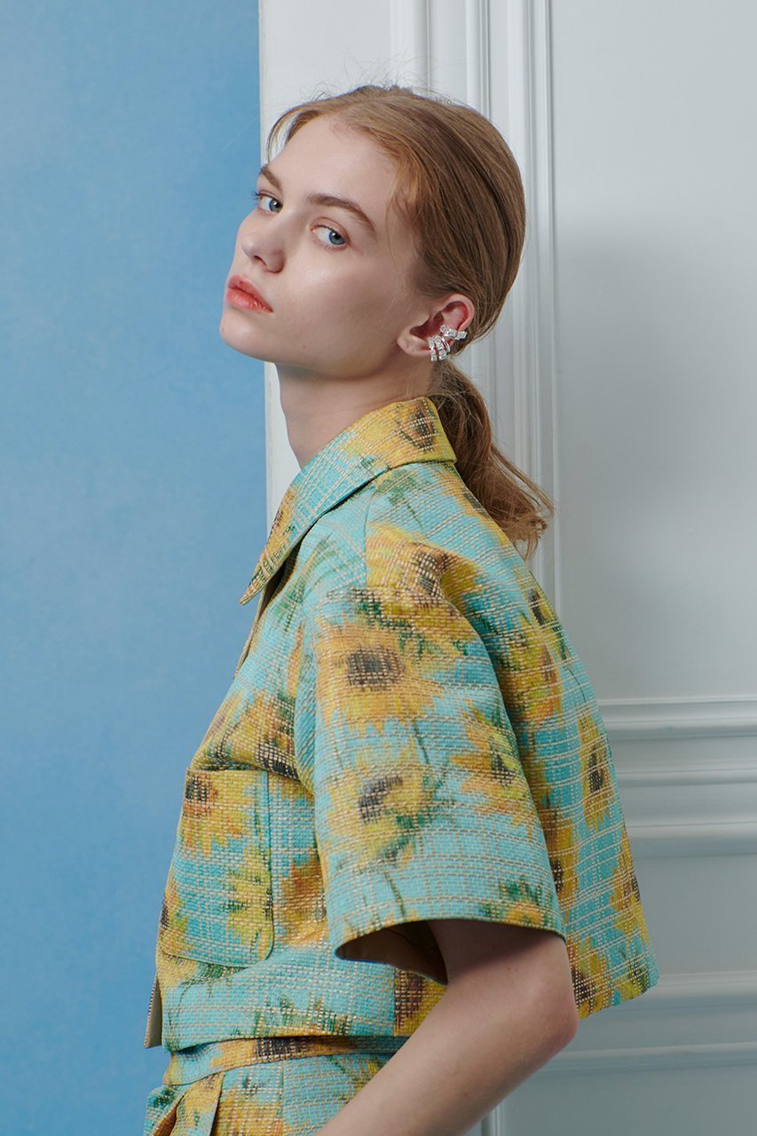 【アルアバイル/allureville】の【LOULOU WILLOUGHBY】サンフラワージャカードステンカラーショートジャケット 人気、トレンドファッション・服の通販 founy(ファニー) ファッション Fashion レディースファッション Fashion for Women アウター Coat / Outerwear Collection レディースジャケット・軽アウター Jackets 2026年 2026 おすすめ Recommended / Our Picks イエロー Yellow イタリア Italy ショート Short, Short Length ジャカード/ジャガード Jacquard, Woven Pattern ジャケット Jacket, Outerwear セットアップ Set-Up, Coordinated Outfit ターコイズ Turquoise, Blue-Green フォルム Silhouette, Form モチーフ Motif, Design Theme 半袖 Short Sleeve, Half Sleeve 夏 Summer 春 Spring S/S・春夏 SS, Spring/Summer, Warm Season other-3|ID: prp329100004860037 ipo3291000000035983026