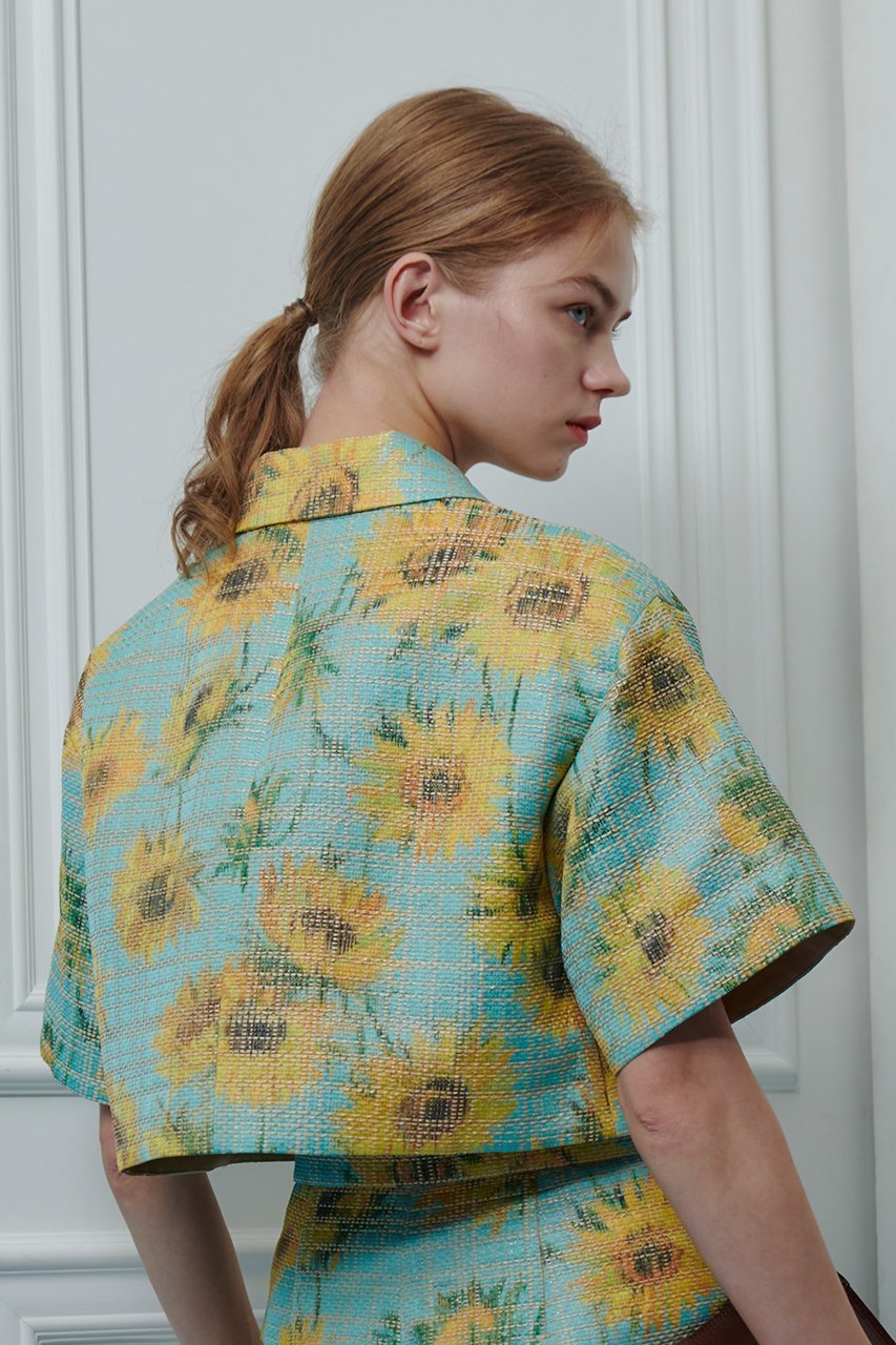 【アルアバイル/allureville】の【LOULOU WILLOUGHBY】サンフラワージャカードステンカラーショートジャケット 人気、トレンドファッション・服の通販 founy(ファニー) ファッション Fashion レディースファッション Fashion for Women アウター Coat / Outerwear Collection レディースジャケット・軽アウター Jackets 2026年 2026 おすすめ Recommended / Our Picks イエロー Yellow イタリア Italy ショート Short, Short Length ジャカード/ジャガード Jacquard, Woven Pattern ジャケット Jacket, Outerwear セットアップ Set-Up, Coordinated Outfit ターコイズ Turquoise, Blue-Green フォルム Silhouette, Form モチーフ Motif, Design Theme 半袖 Short Sleeve, Half Sleeve 夏 Summer 春 Spring S/S・春夏 SS, Spring/Summer, Warm Season other-4|ID: prp329100004860037 ipo3291000000035983027