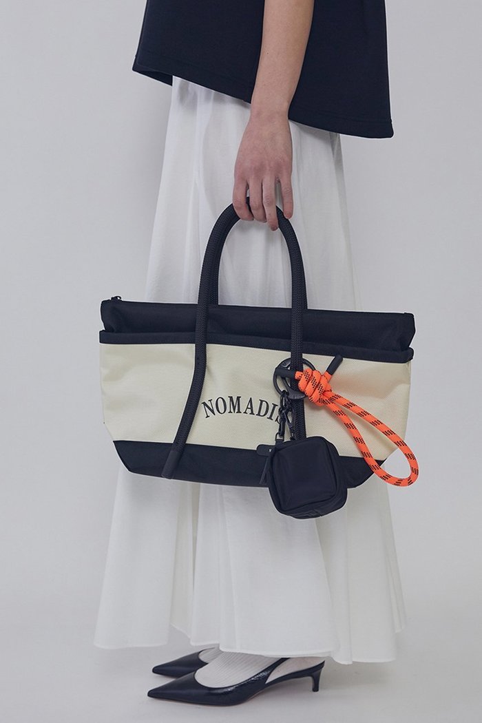 【プルミエ アロンディスモン/1er Arrondissement】の【NOMADIS】別注“CITYTREK&KNOT/P”トートバッグ(ポーチ付き) インテリア・キッズ・メンズ・レディースファッション・服の通販 founy(ファニー) https://founy.com/ ファッション Fashion レディースファッション Fashion for Women バッグ Bags ポーチ&ミニバッグ Pouches & Mini Bags アウトドア Outdoor Clothing 春 Spring トレンド Trend, Trending Now 人気 Popular, Best Seller ビーチ Beach, Seaside ポーチ Pouch, Small Case 別注 Limited Edition, Custom Order ラップ Wrap, Wrap Design ラバー Rubber, Rubber Sole S/S・春夏 SS, Spring/Summer, Warm Season 夏 Summer 2026年 2026 |ID: prp329100004861662 ipo3291000000036045043